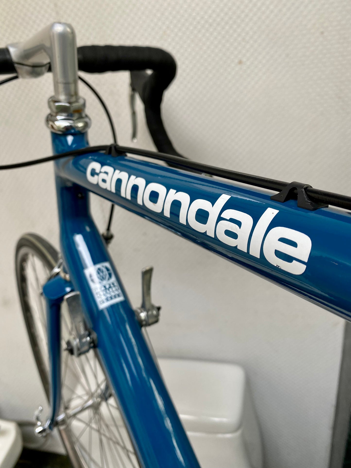 (SIZE 60cm) 1980's CANNONDALE ROAD BIKE - FULL REFURBISHED