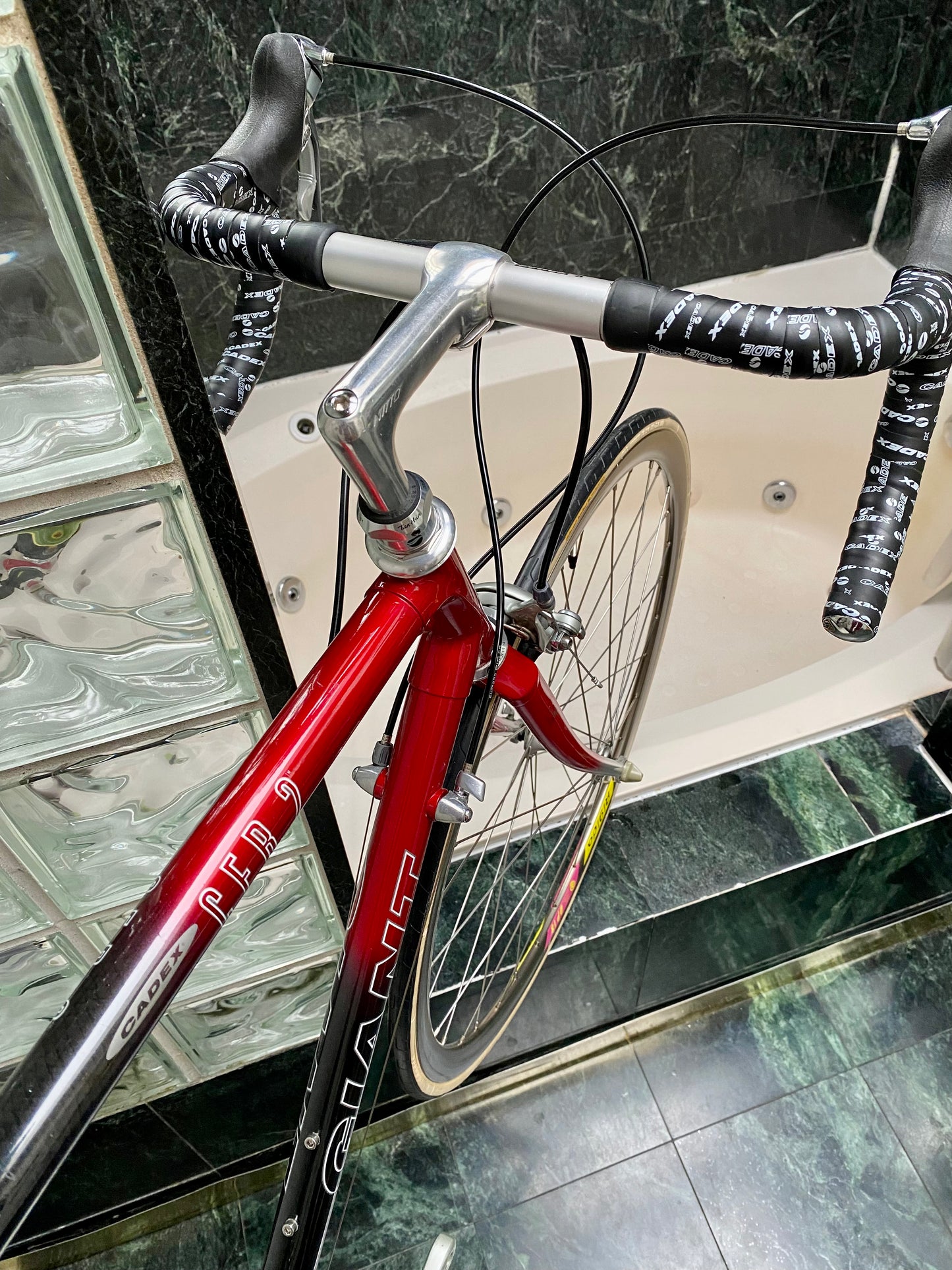 (SIZE 56cm) 1990's GIANT CFR 2 CARBON ROAD BIKE - LIKE NEW