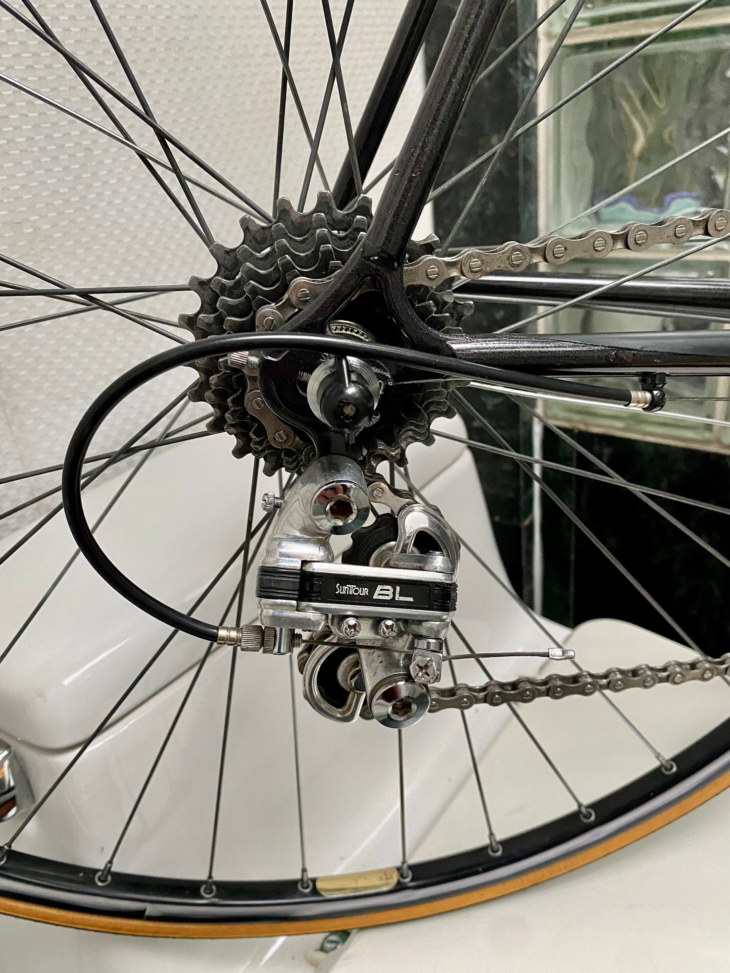 (SIZE 53cm) EARLY-1980's TREK 560 ROAD BIKE - LIKE NEW