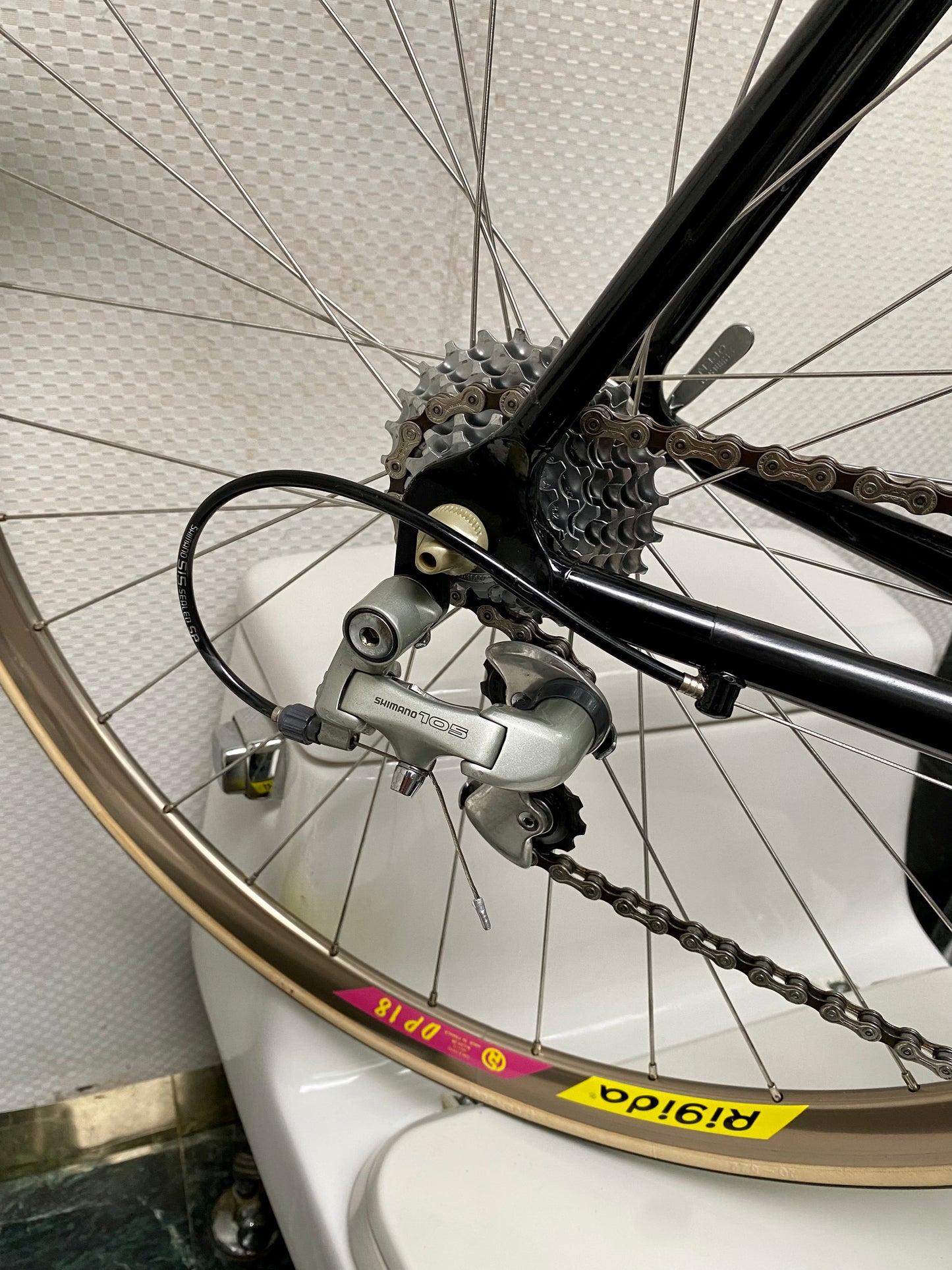 (SIZE 56cm) 1990's GIANT CFR 2 CARBON ROAD BIKE - LIKE NEW