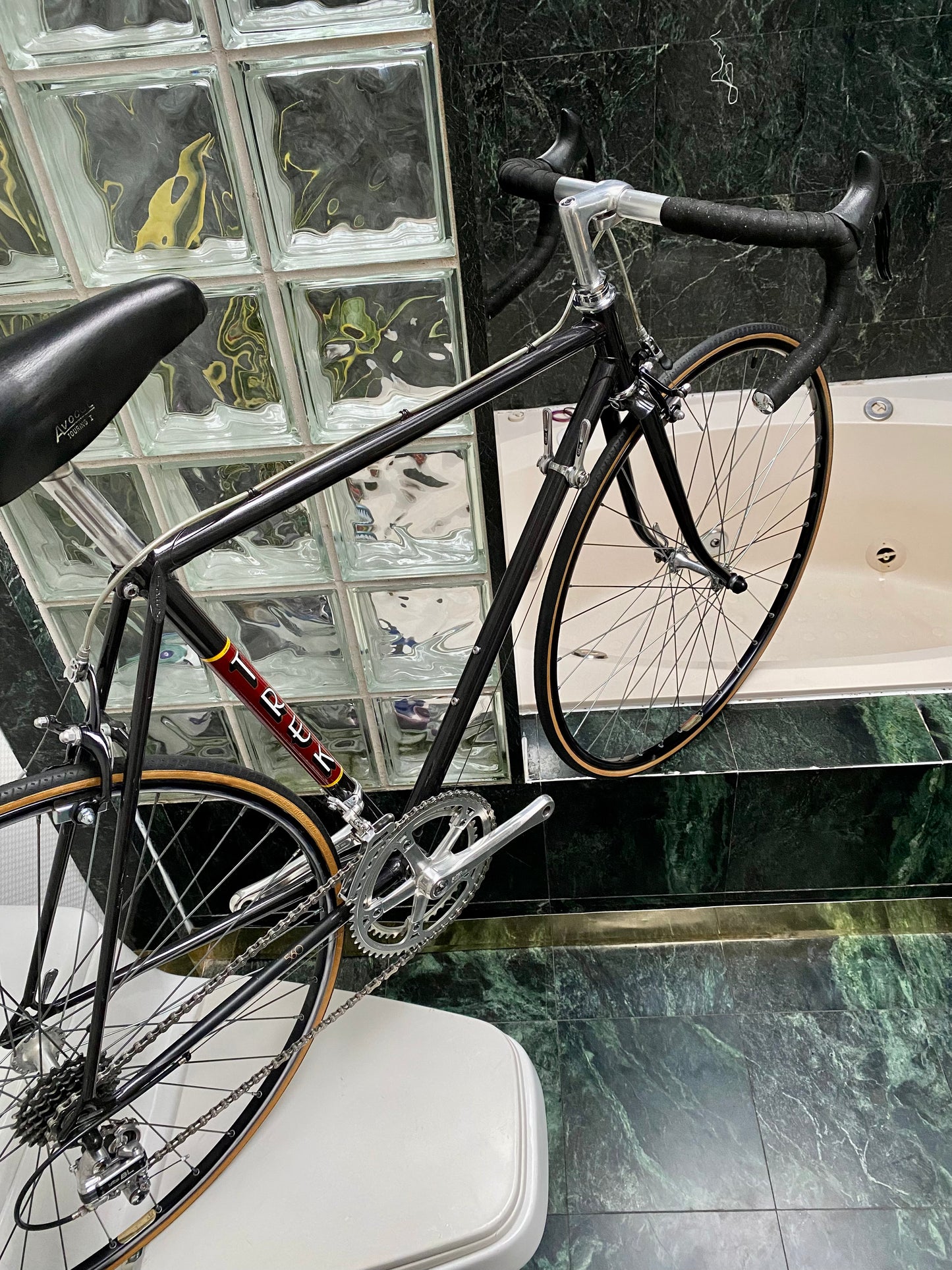 (SIZE 53cm) EARLY-1980's TREK 560 ROAD BIKE - LIKE NEW