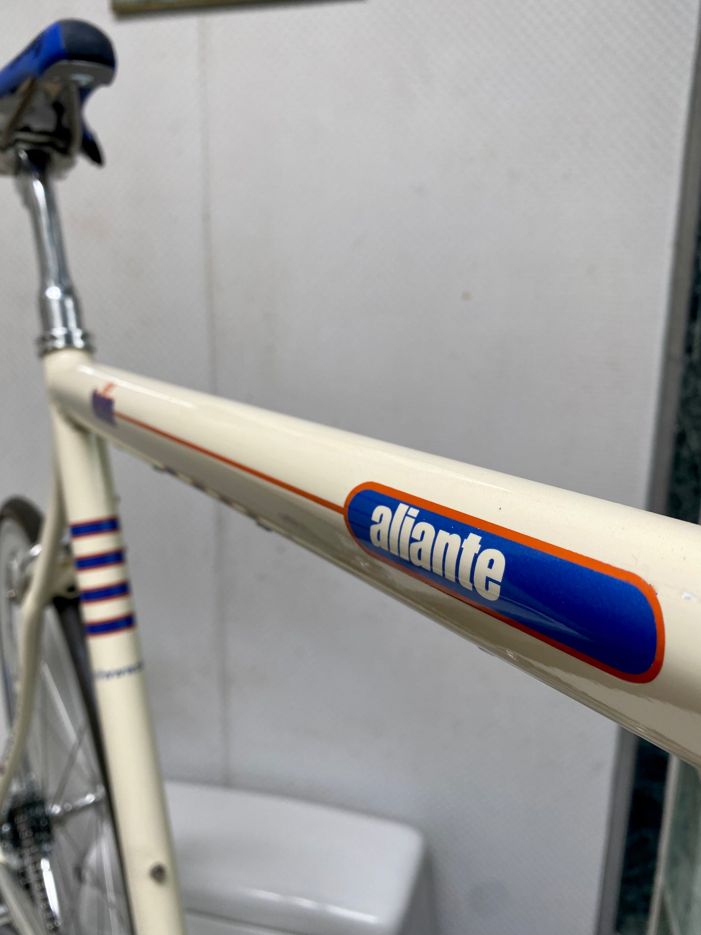 (SIZE 56cm) 1990's CINELLI PRO TEAM ROAD BIKE - CAMPAGNOLO ATHENA GROUPSET - LIKE NEW