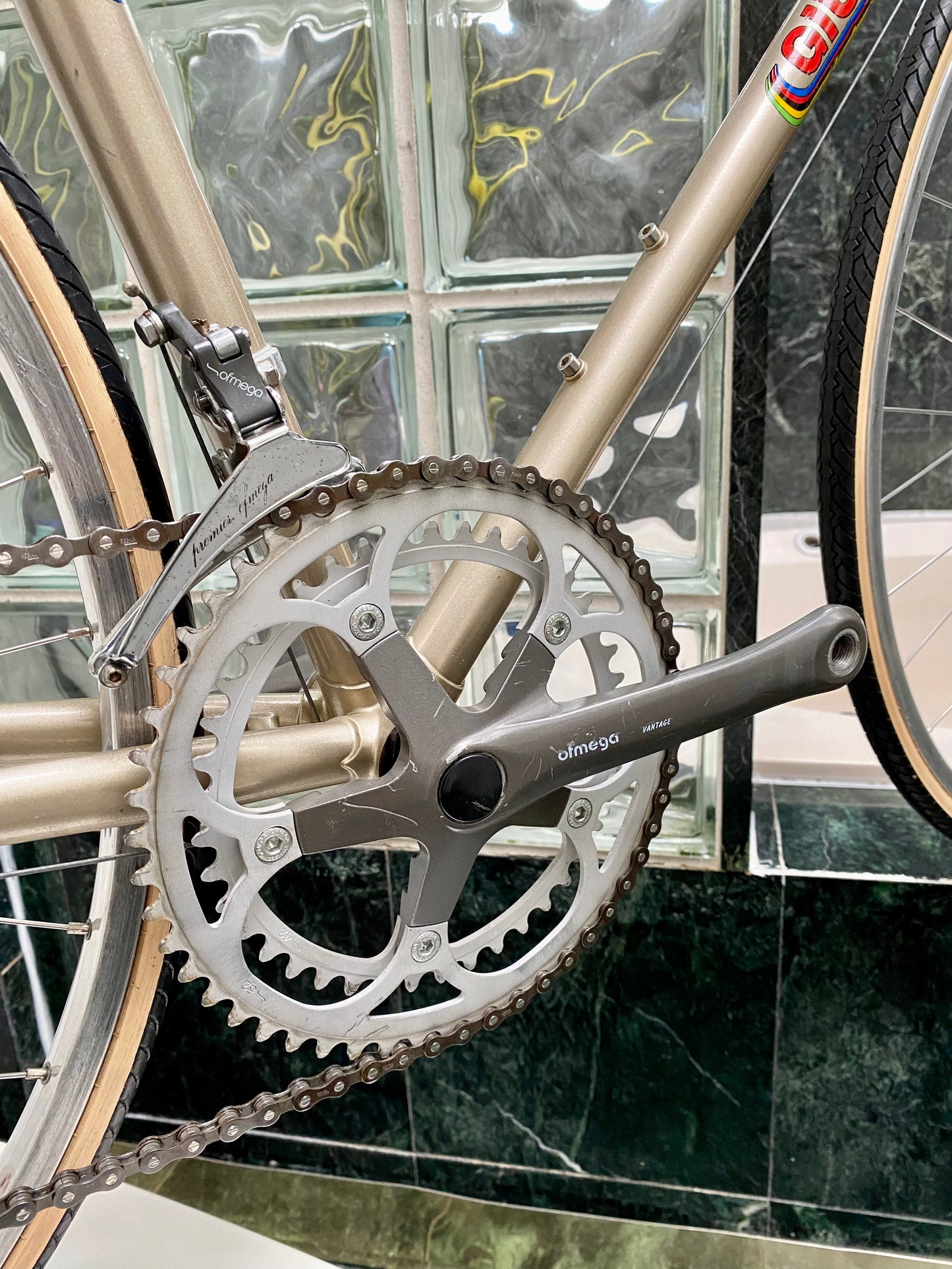 (SIZE 56cm) 1980's GIUBILATO ROAD BIKE - COOL!