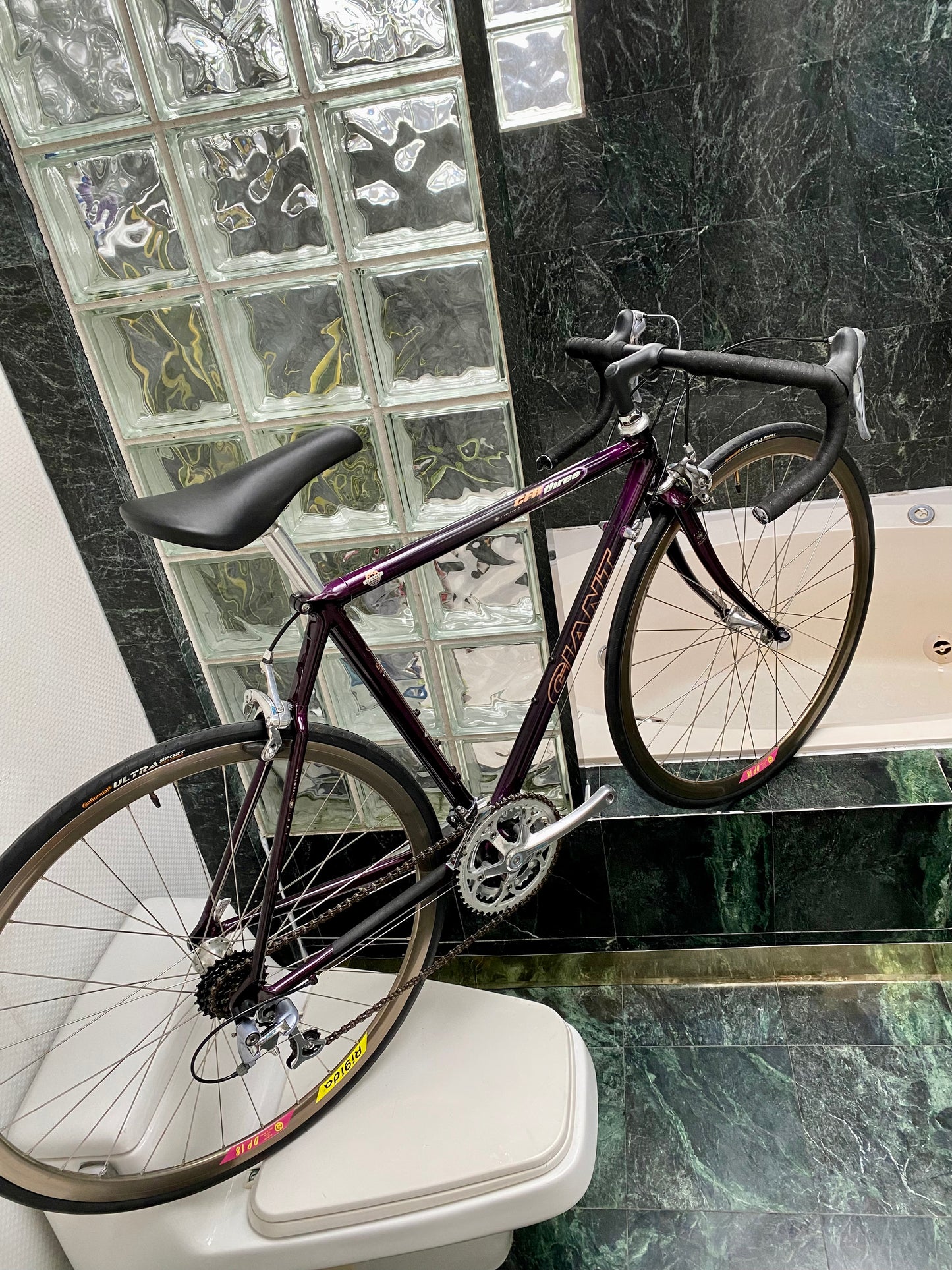 (SIZE 52cm) GIANT CFR 3 CARBON ROAD BIKE - BARELY USED