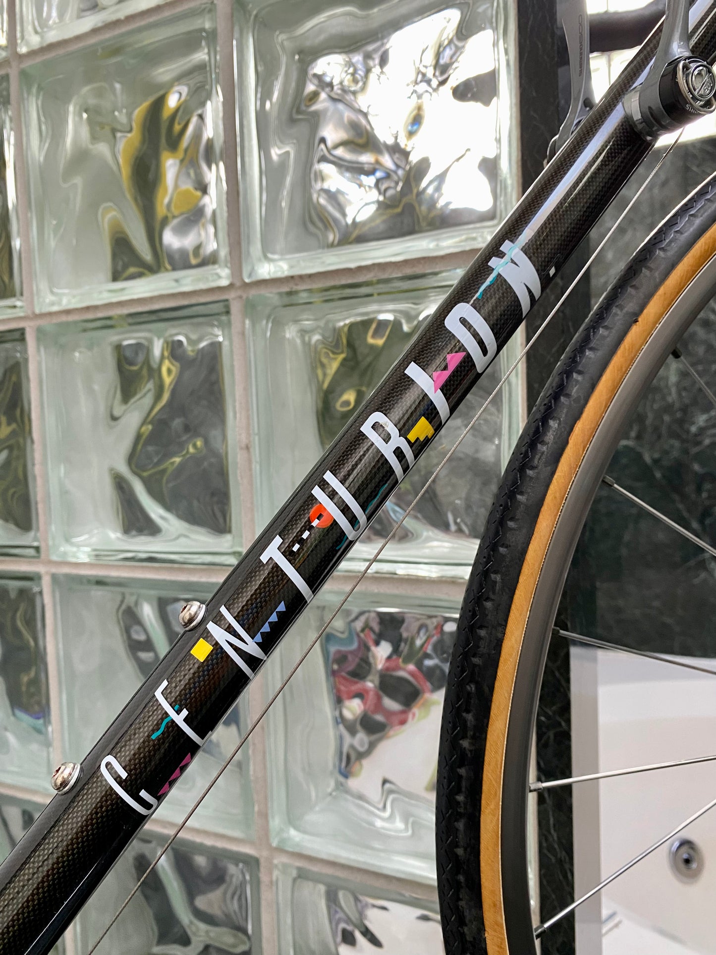 (SIZE 56cm) 1980's CENTURION CARBON ROAD BIKE - SHIMANO 600 - SPOTLESS