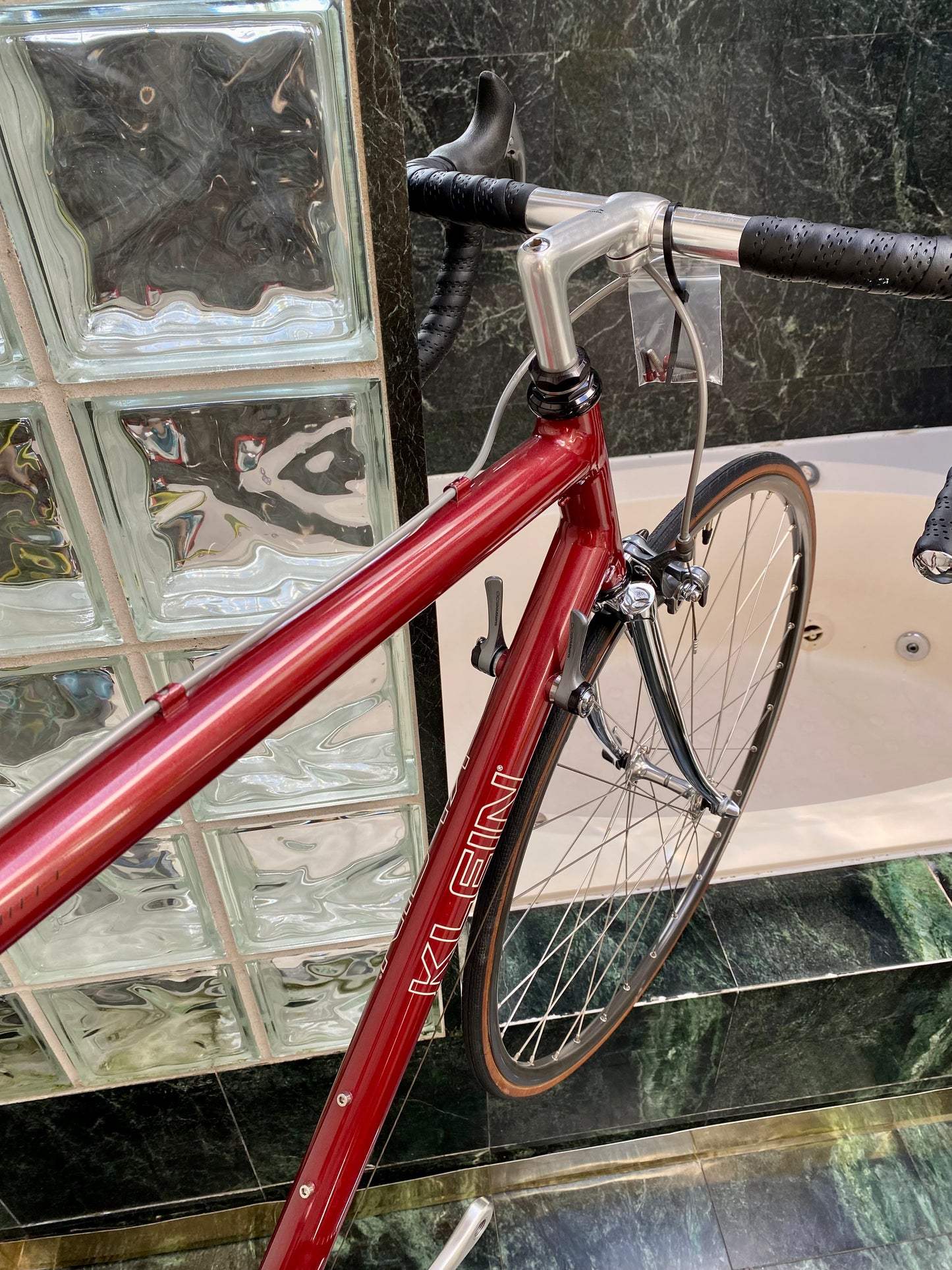 (SIZE 56cm) 1980's KLEIN QUANTUM ROAD BIKE - SHIMANO 600 - SPOTLESS - RARE