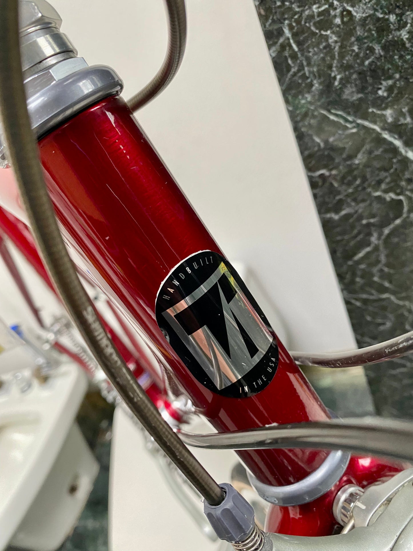 (SIZE 57cm) EARLY-1990's TREK 5500 CARBON ROAD BIKE - SHIMANO 105