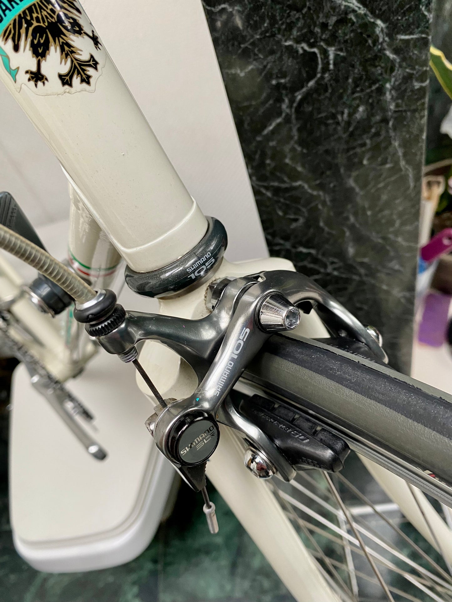 (SIZE 57cm) 1980's BIANCHI ROAD BIKE - LIKE NEW - SHIMANO 105 - COLUMBUS