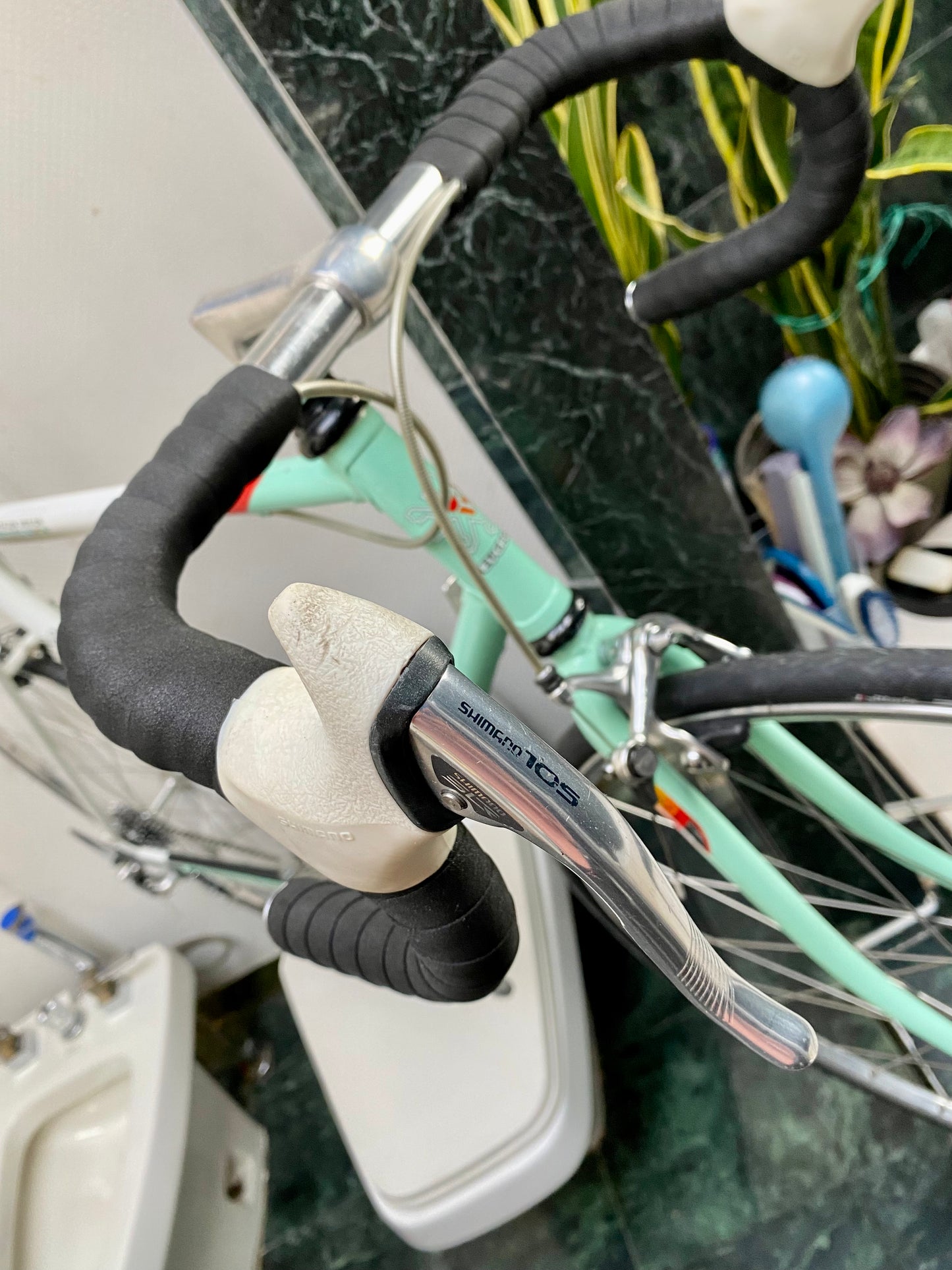 (SIZE 56cm) 1980's PEUGEOT ROAD BIKE - SHIMANO 105