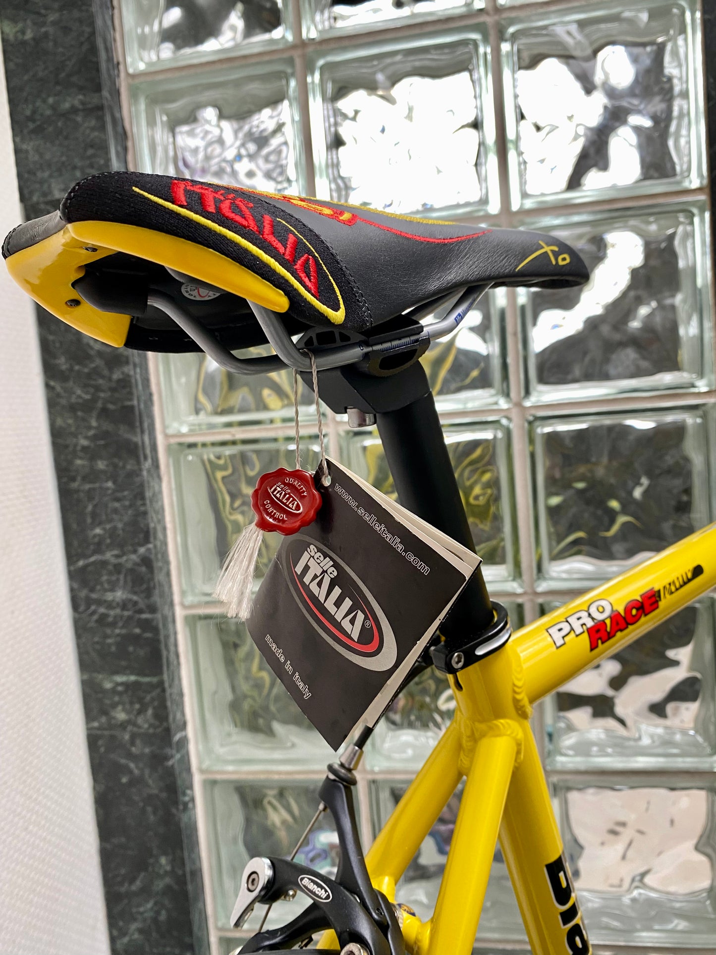 (SIZE 53cm) NOS / BRAND NEW CLASSIC BIANCHI "PRO RACE" ROAD BIKE - CAMPAGNOLO