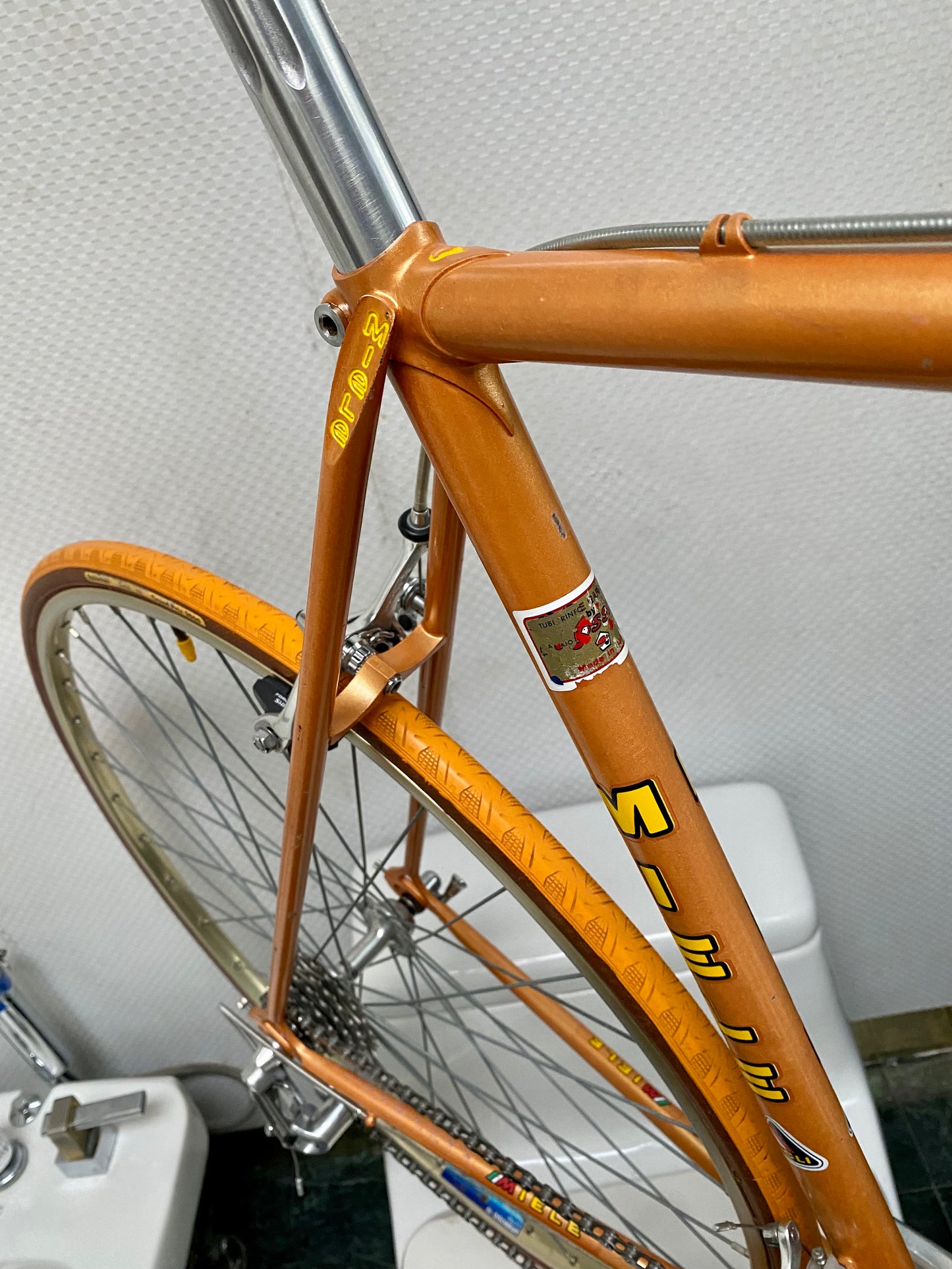 (SIZE 57cm) 1980's MIELE ROAD BIKE - ROSSIN-BUILT - SHIMANO 600