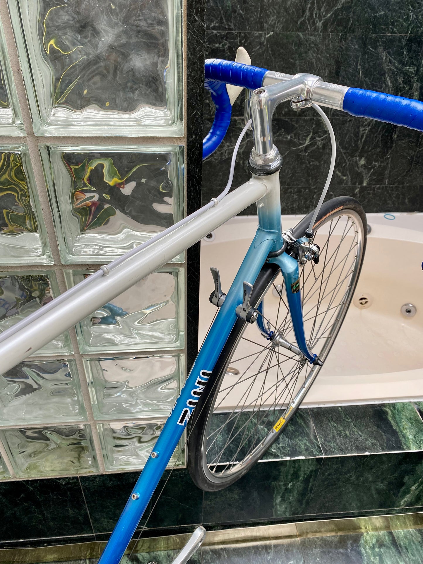 (SIZE 56cm) 1980's ZINI ROAD BIKE - SHIMANO 105 - REYNOLDS STEEL