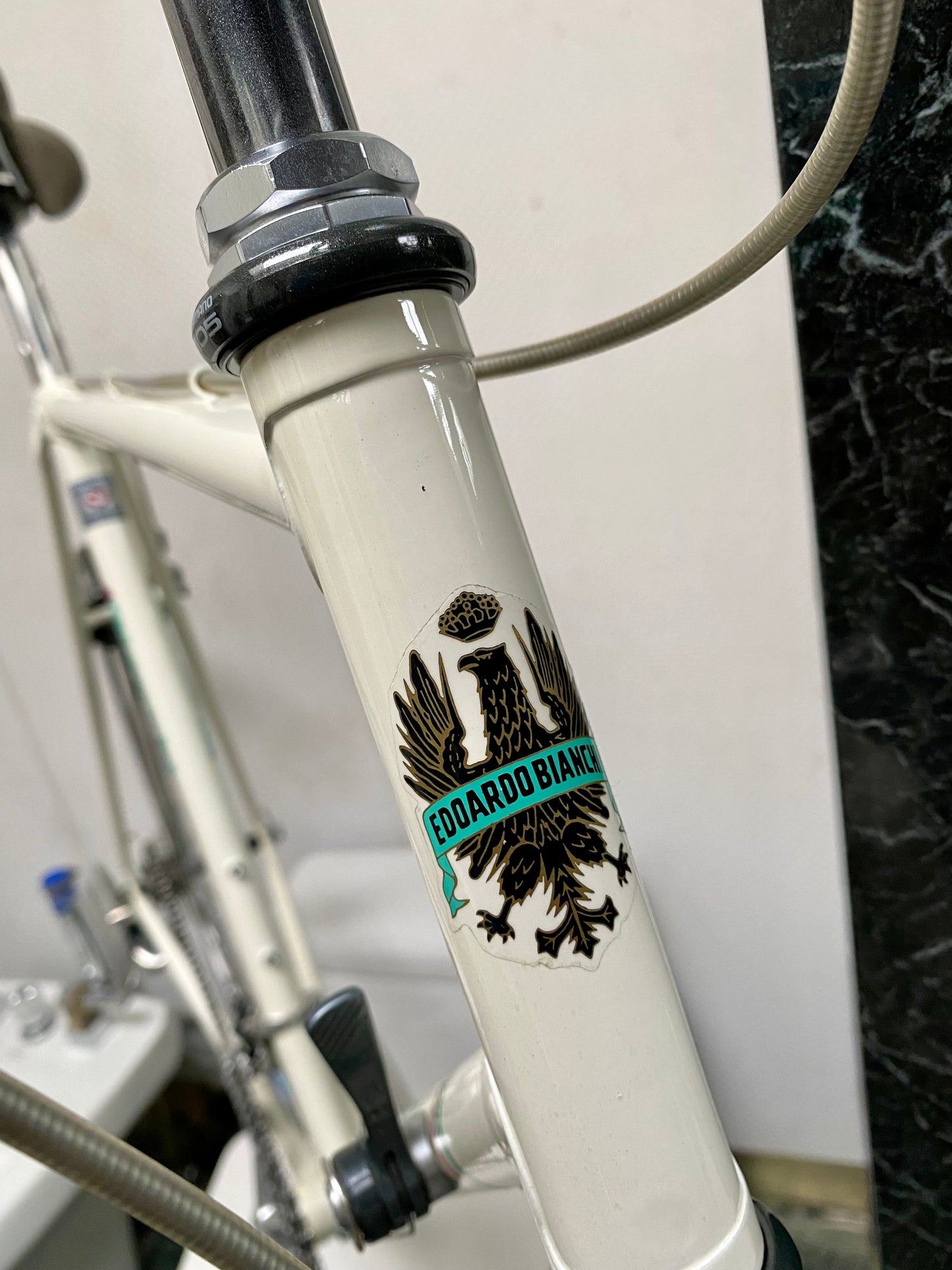 (SIZE 57cm) 1980's BIANCHI ROAD BIKE - LIKE NEW - SHIMANO 105 - COLUMBUS