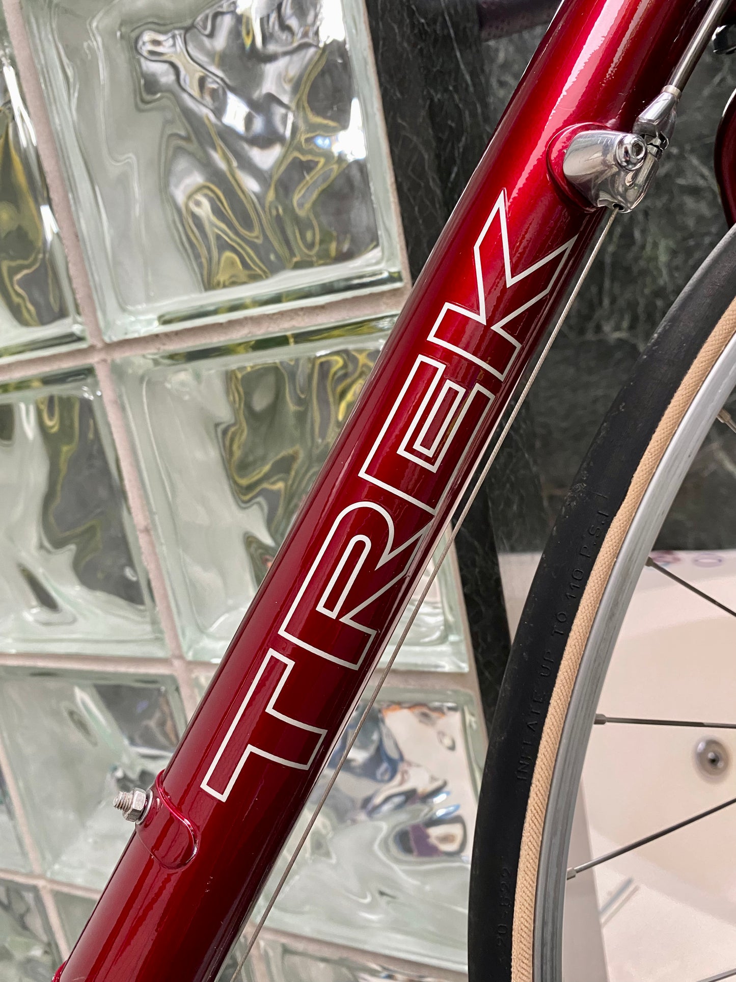 (SIZE 57cm) EARLY-1990's TREK 5500 CARBON ROAD BIKE - SHIMANO 105