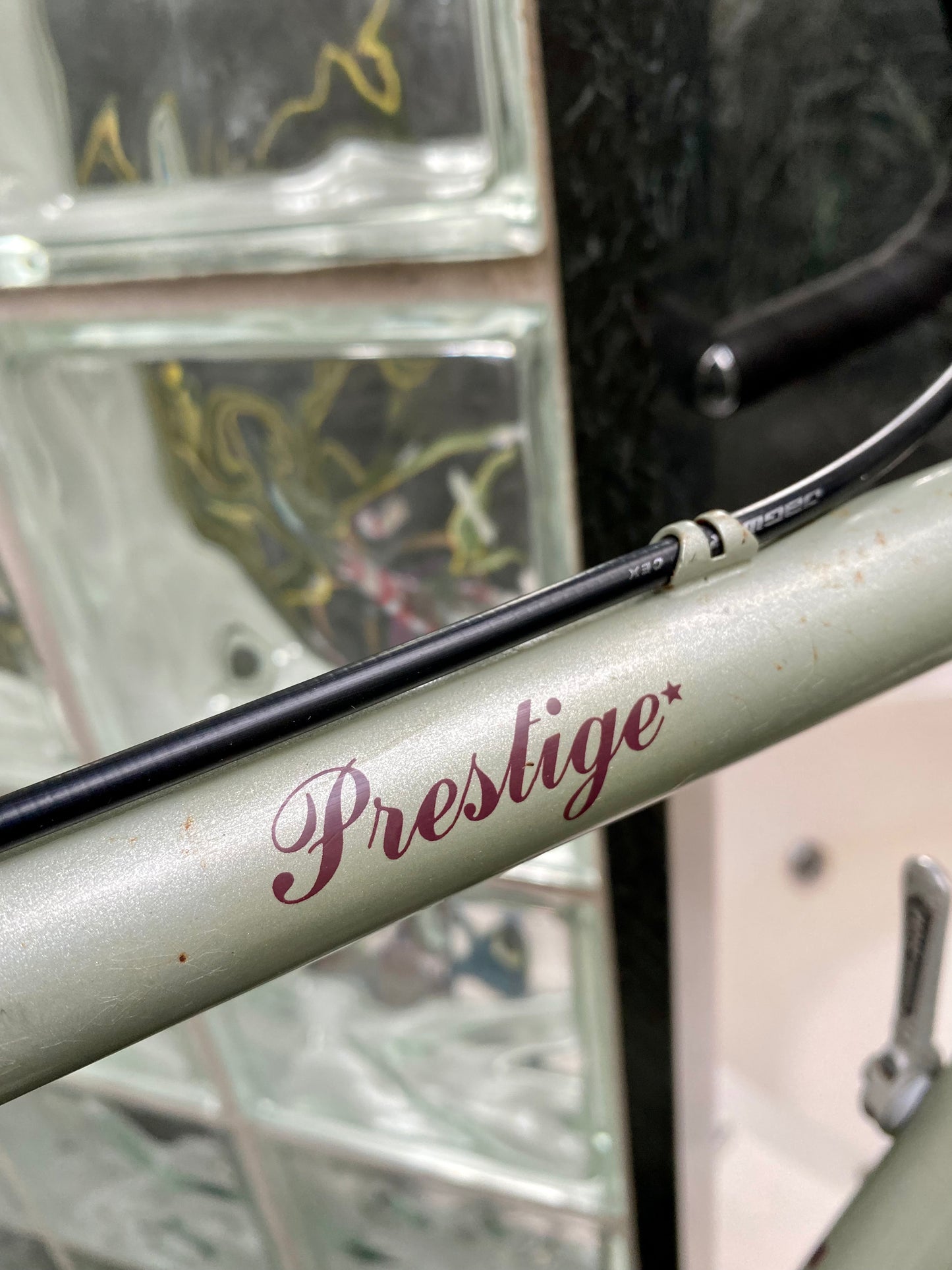 (SIZE 56cm) 1980's VELO SPORT PRESTIGE ROAD BIKE - SHIMANO 600 ARABESQUE