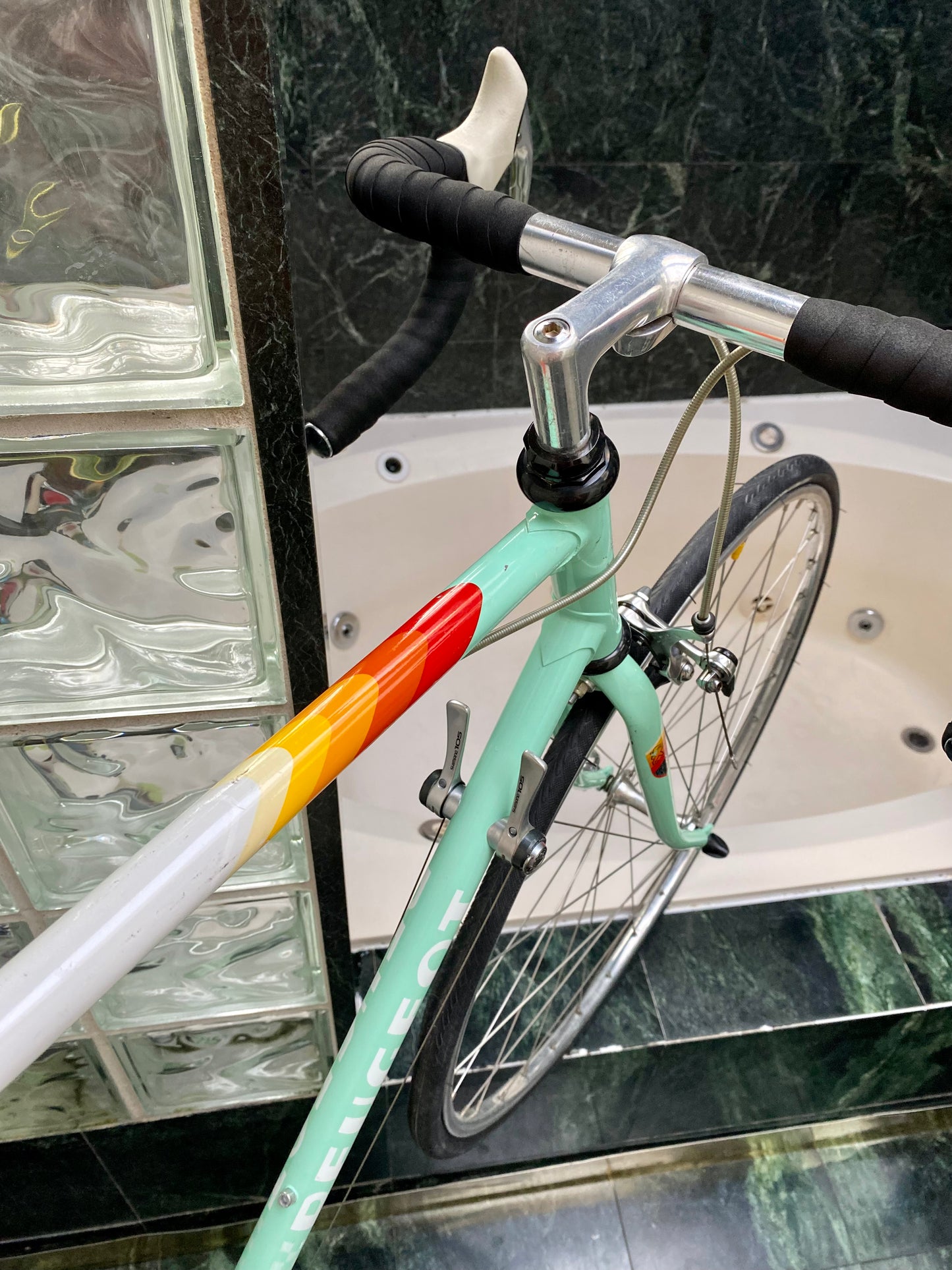 (SIZE 56cm) 1980's PEUGEOT ROAD BIKE - SHIMANO 105