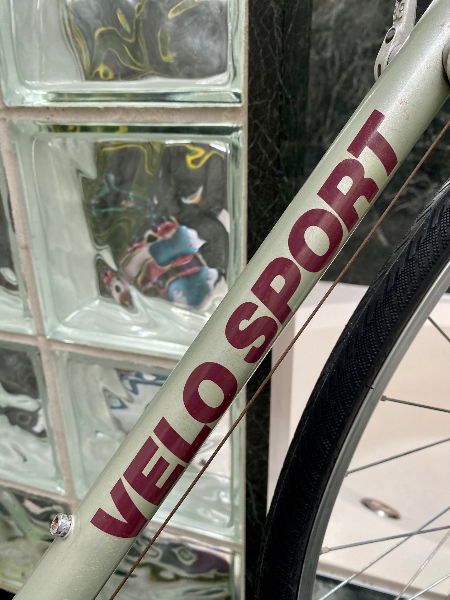 (SIZE 56cm) 1980's VELO SPORT PRESTIGE ROAD BIKE - SHIMANO 600 ARABESQUE