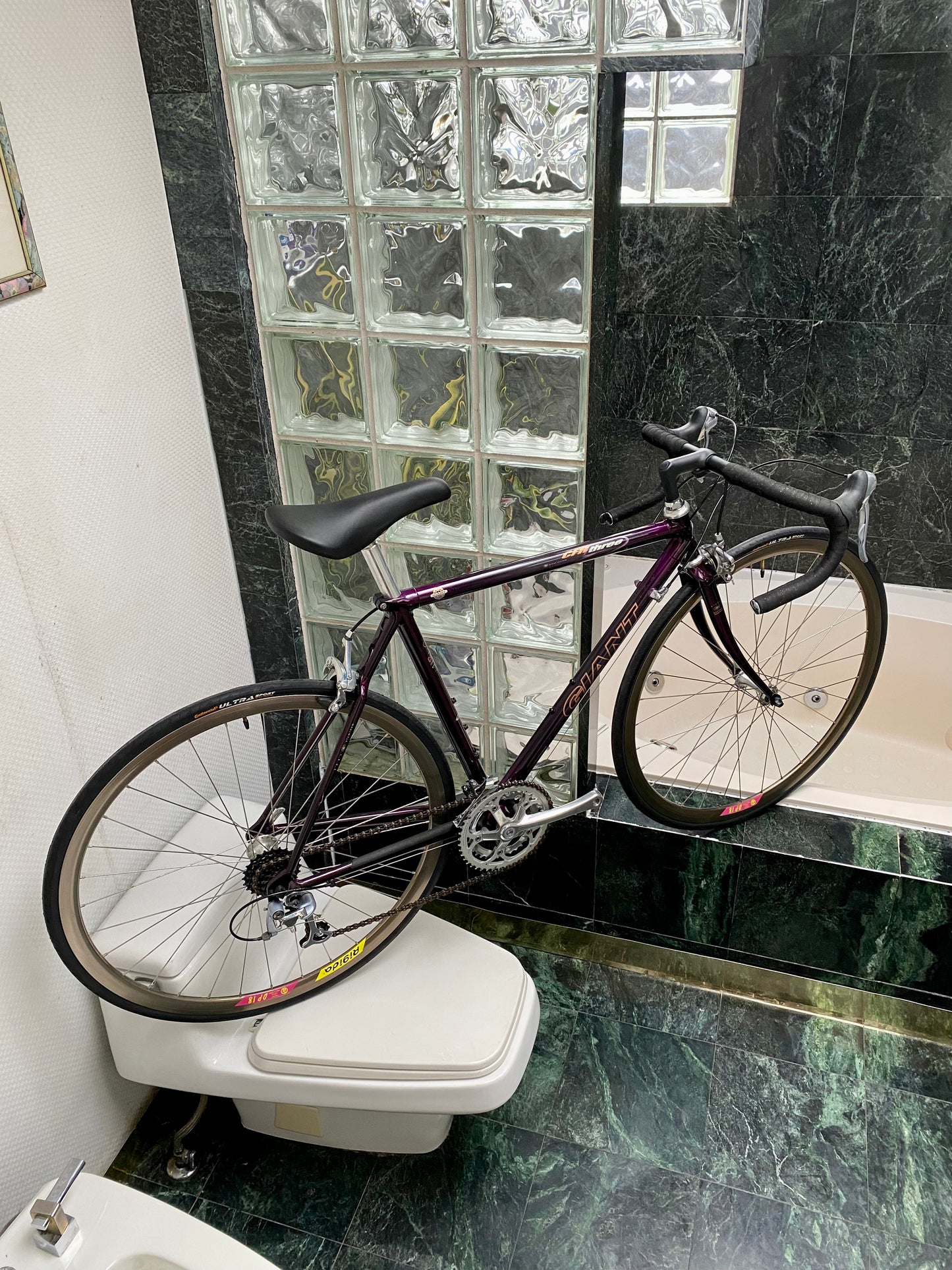 (SIZE 52cm) GIANT CFR 3 CARBON ROAD BIKE - BARELY USED