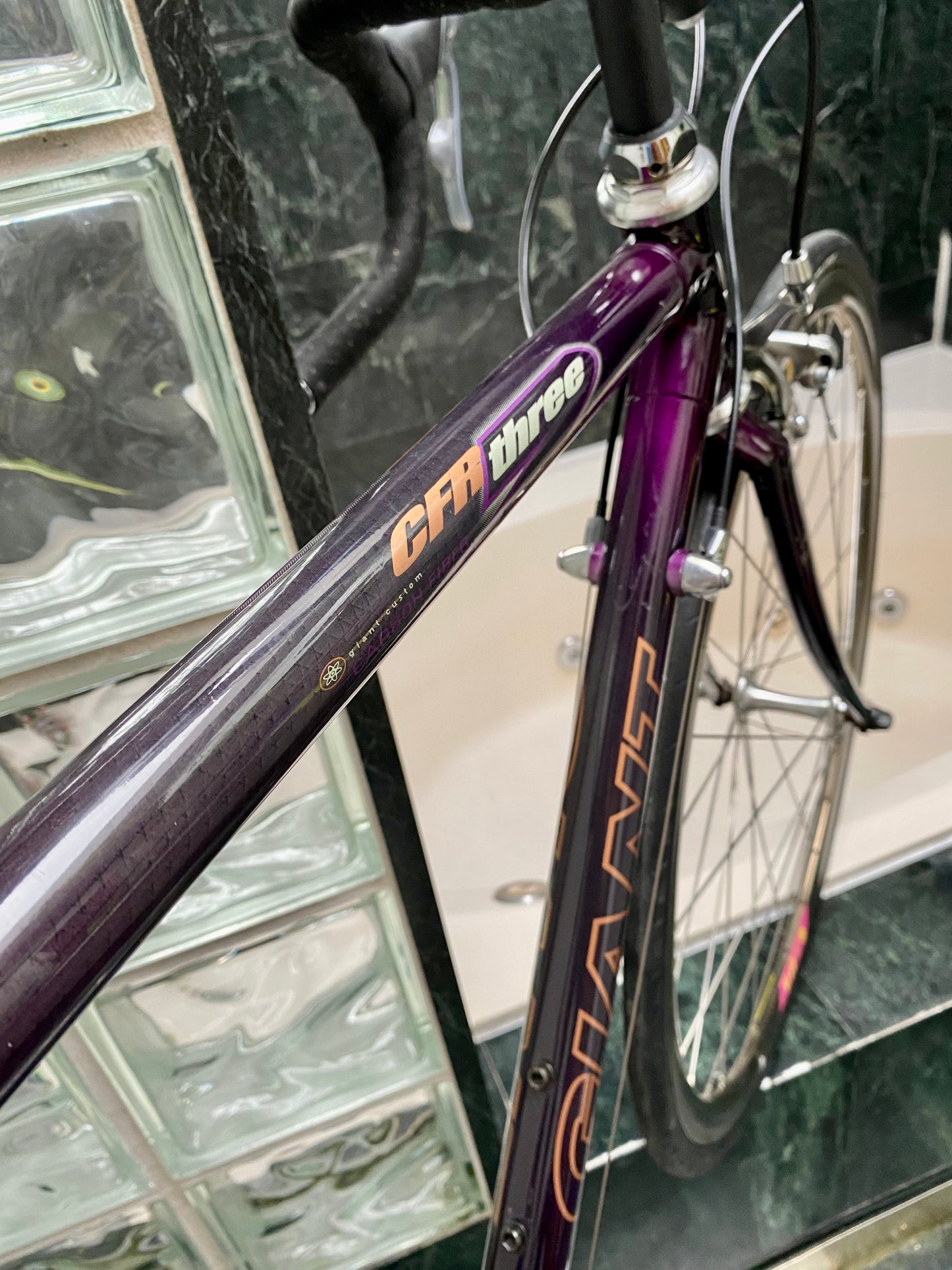 (SIZE 52cm) GIANT CFR 3 CARBON ROAD BIKE - BARELY USED