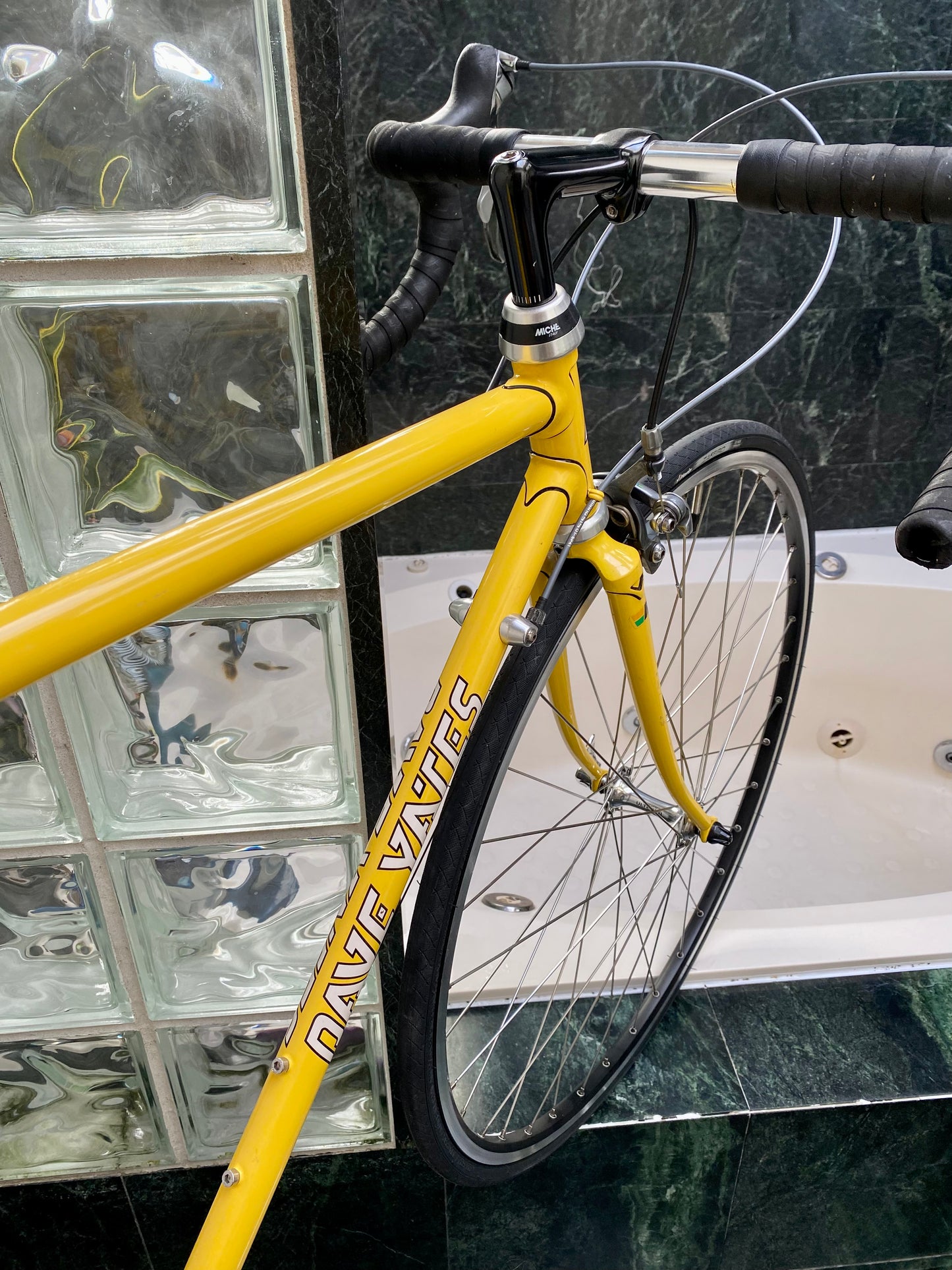 (SIZE 53cm) 1990's DAVE YATES ROAD BIKE - SHIMANO 600