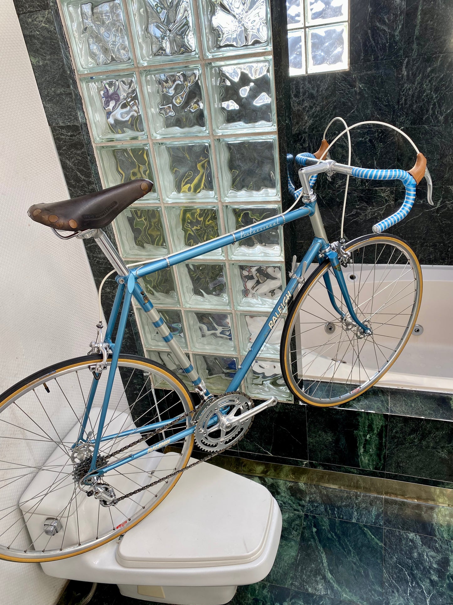 (SIZE 59cm) 1970's PROFESSIONAL ROAD BIKE - ALL ORIGINAL - CAMPAGNOLO GROUPSET