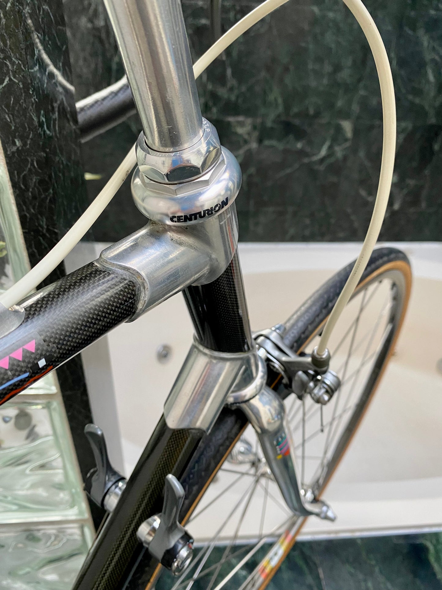 (SIZE 56cm) 1980's CENTURION CARBON ROAD BIKE - SHIMANO 600 - SPOTLESS