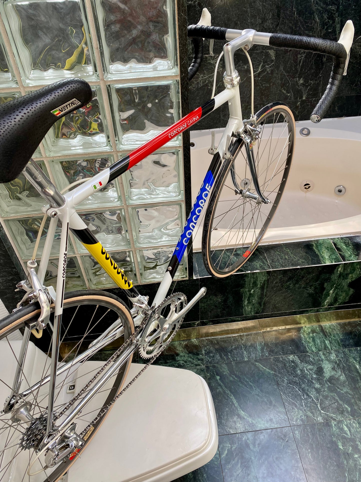 (SIZE 56cm) 1980's CONCORDE GAVINA ROAD BIKE - CAMPAGNOLO CHORUS - SPOTLESS