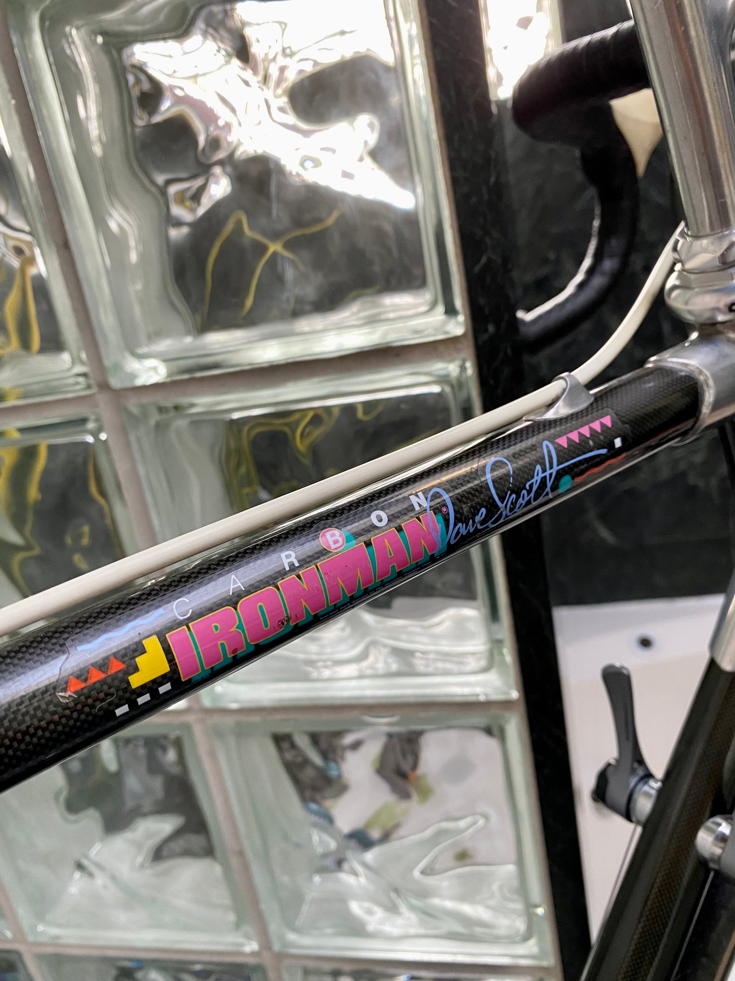 (SIZE 56cm) 1980's CENTURION CARBON ROAD BIKE - SHIMANO 600 - SPOTLESS