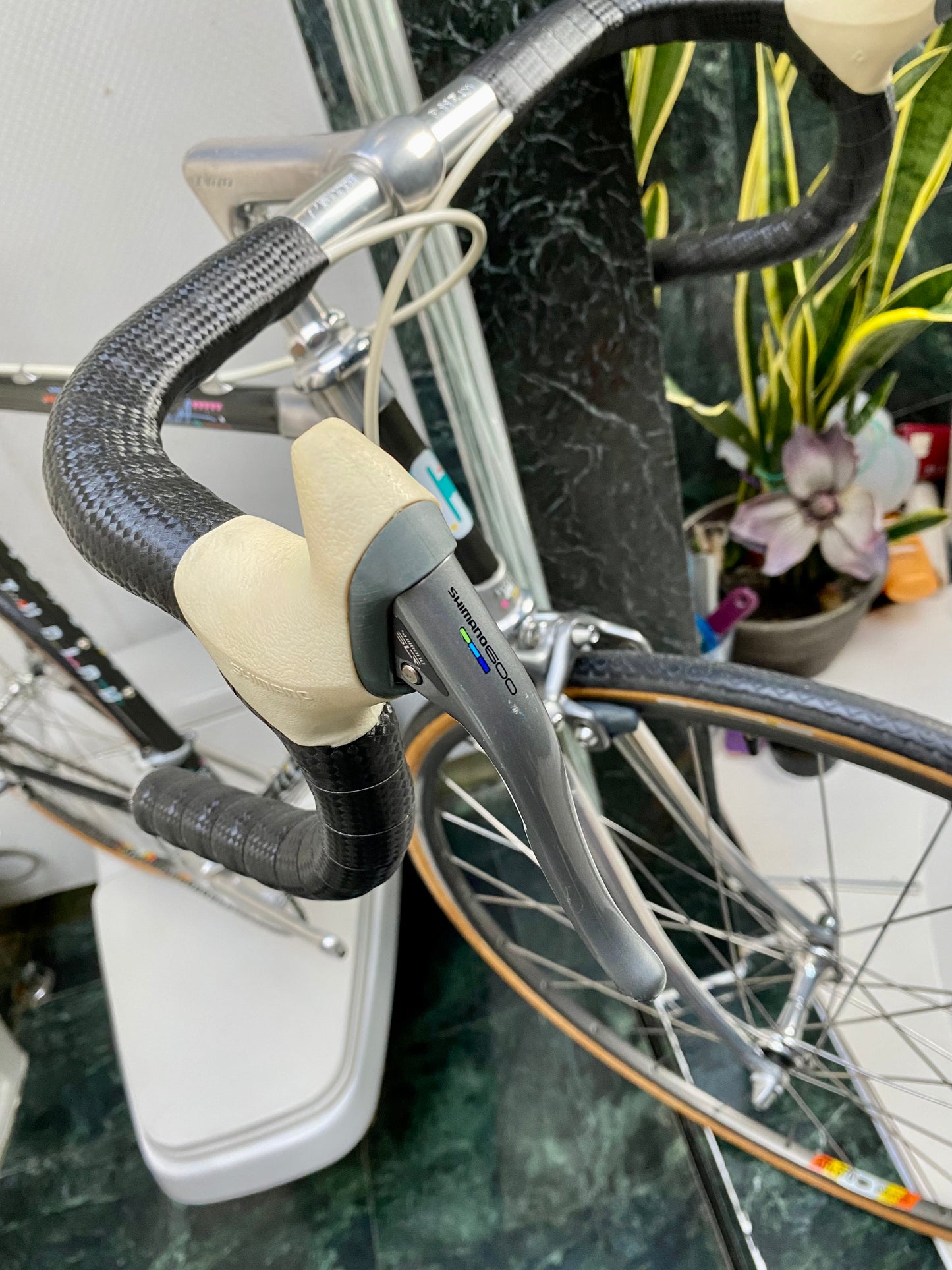 (SIZE 56cm) 1980's CENTURION CARBON ROAD BIKE - SHIMANO 600 - SPOTLESS