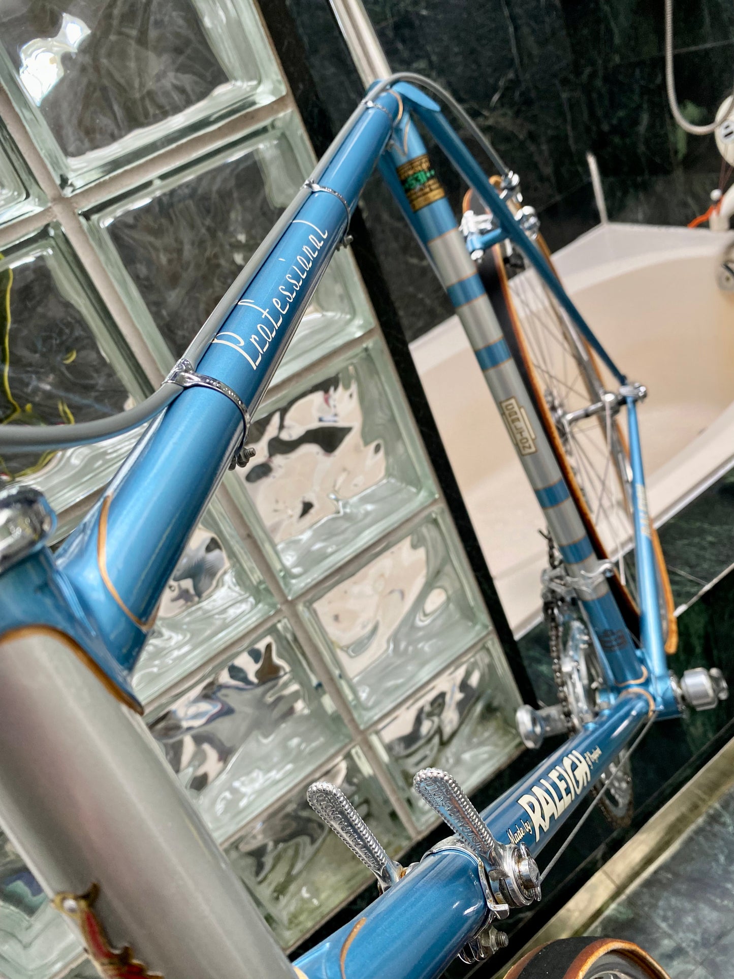 (SIZE 58cm) EARLY-1970's RALEIGH PROFESSIONAL ROAD BIKE - MUSEUM QUALITY PERFECTION!!!