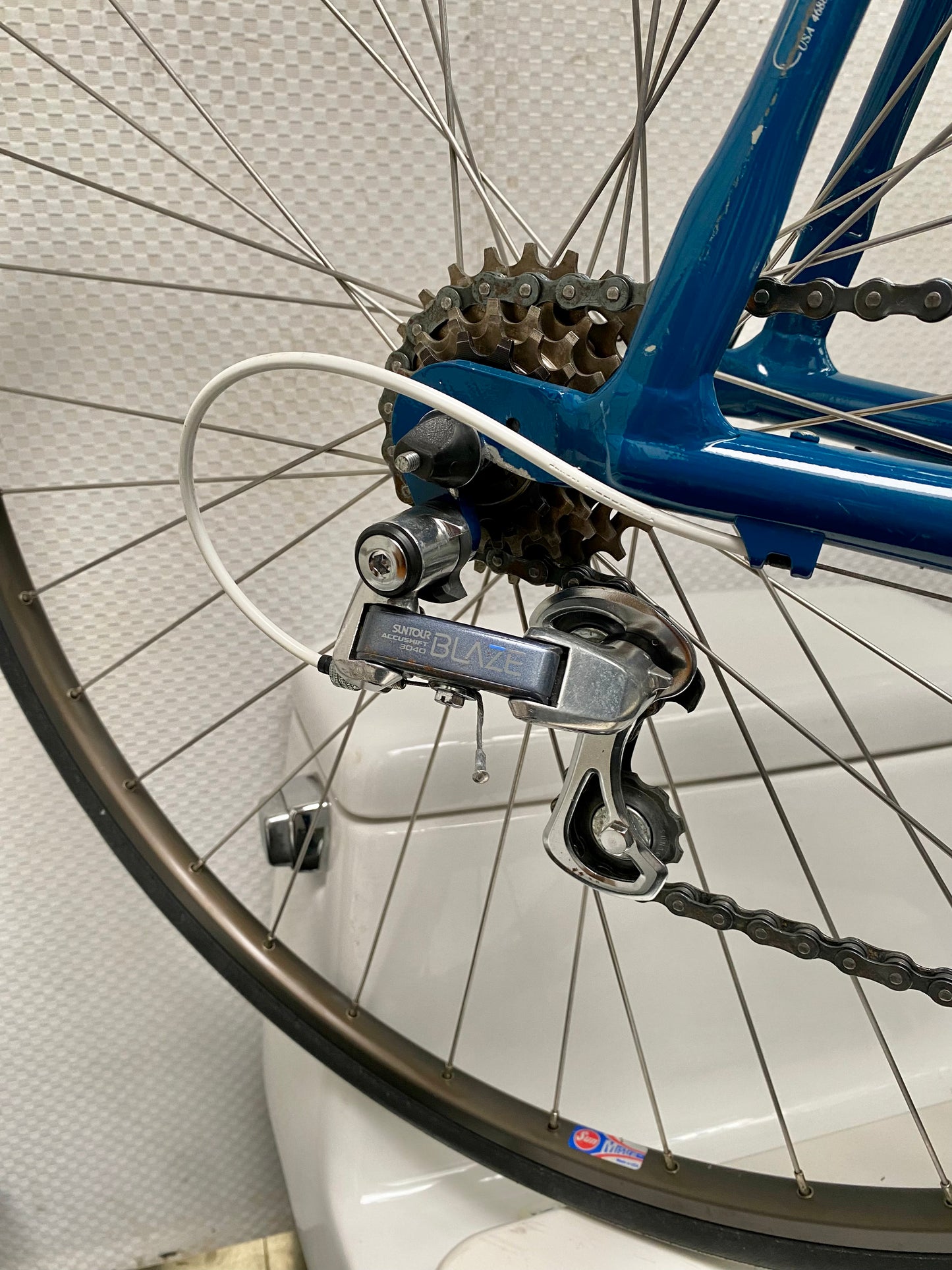 (SIZE 60cm) 1980's CANNONDALE ROAD BIKE - FULL REFURBISHED