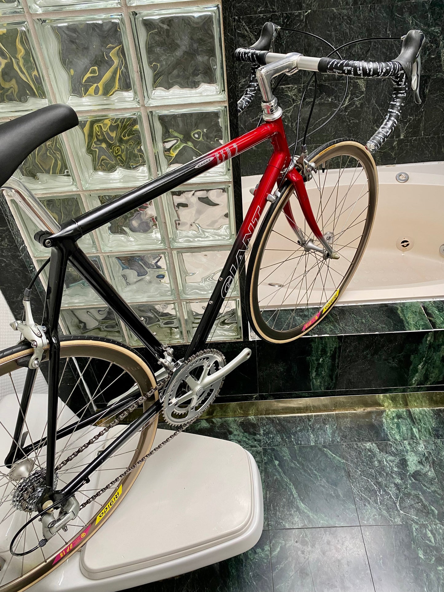 (SIZE 56cm) 1990's GIANT CFR 2 CARBON ROAD BIKE - LIKE NEW