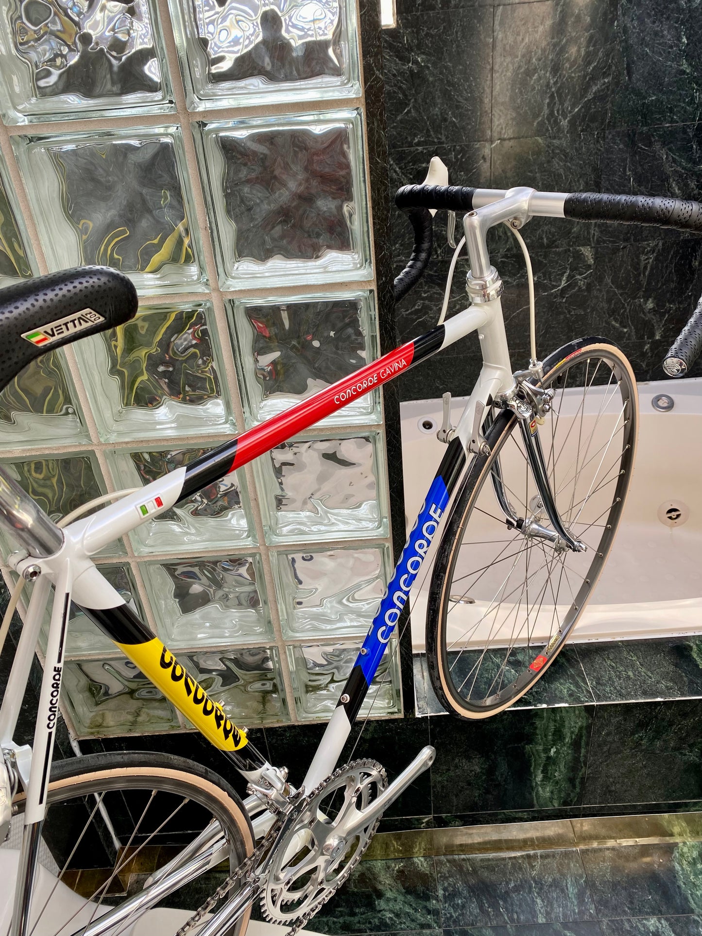 (SIZE 56cm) 1980's CONCORDE GAVINA ROAD BIKE - CAMPAGNOLO CHORUS - SPOTLESS