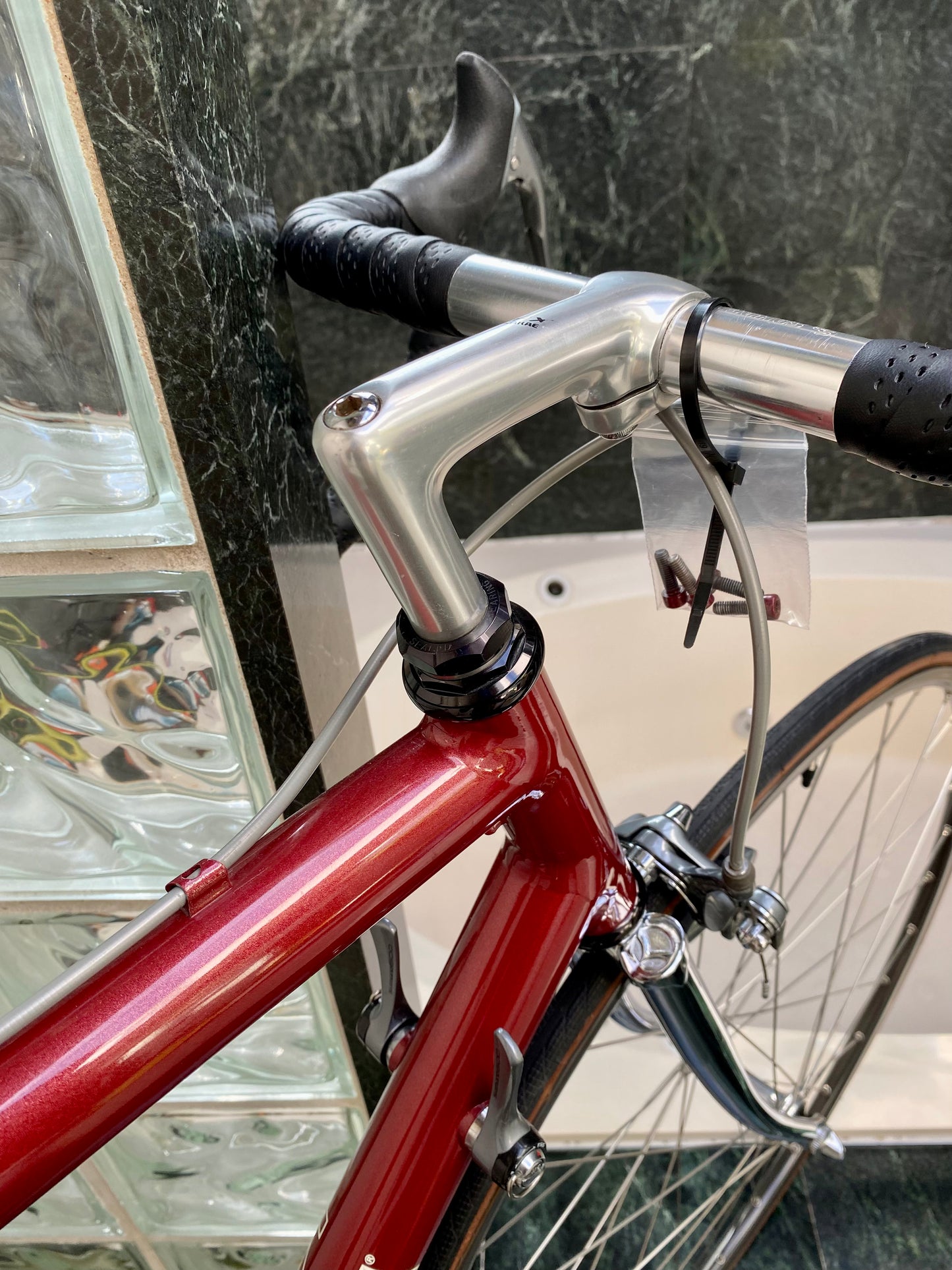 (SIZE 56cm) 1980's KLEIN QUANTUM ROAD BIKE - SHIMANO 600 - SPOTLESS - RARE