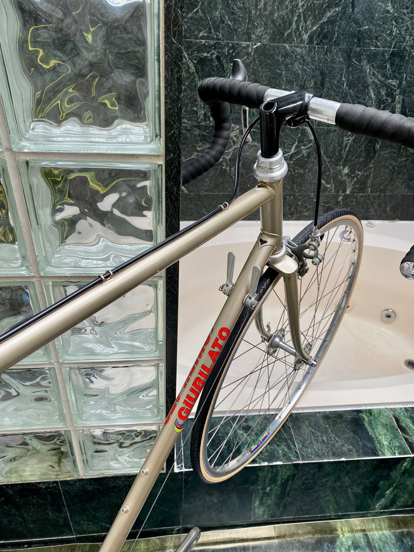 (SIZE 56cm) 1980's GIUBILATO ROAD BIKE - COOL!