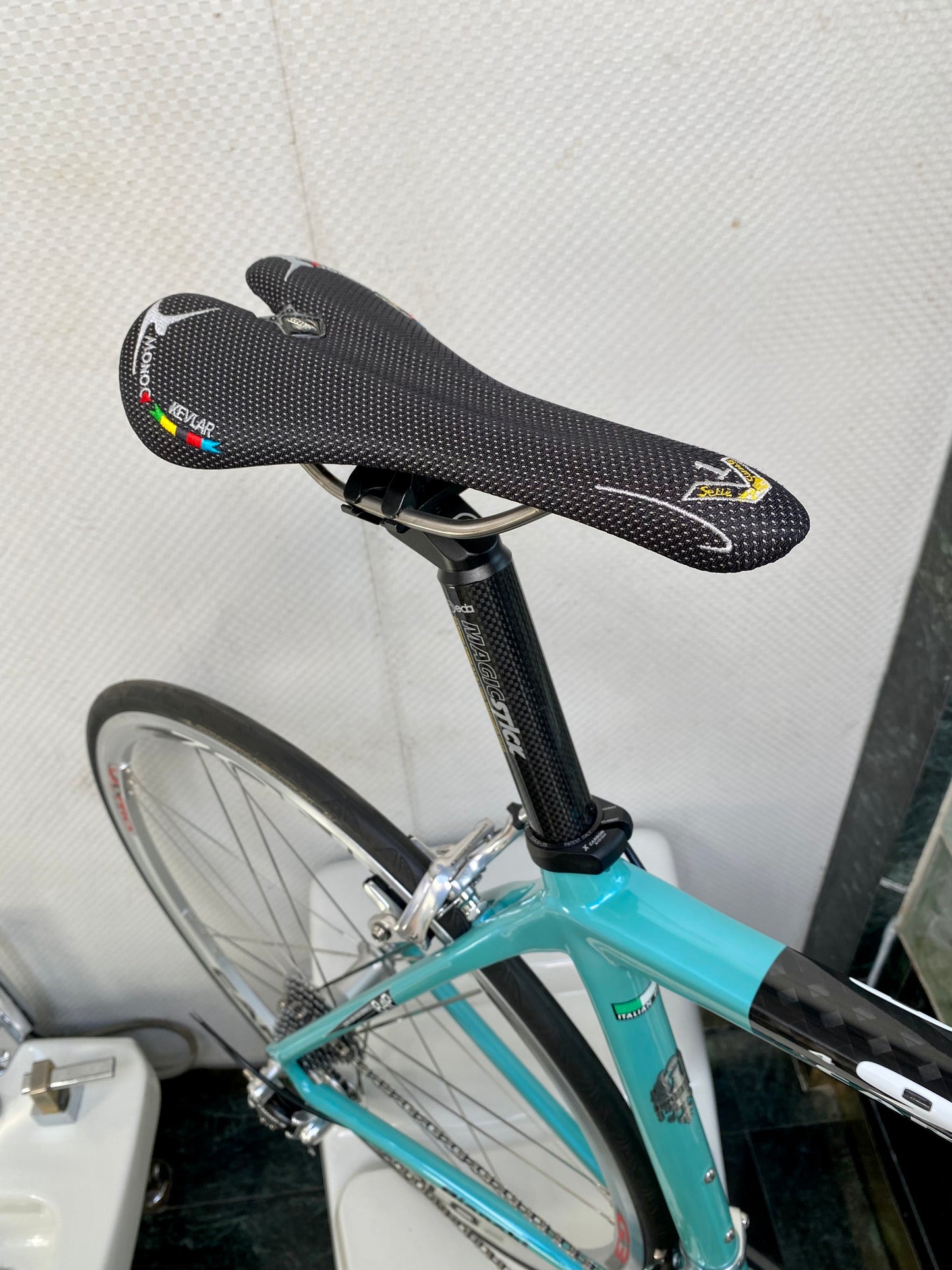 (SIZE 54cm) CLASSIC BIANCHI 928 T-CUBE ROAD BIKE - CELESTE - CAMPAGNOLO CHORUS