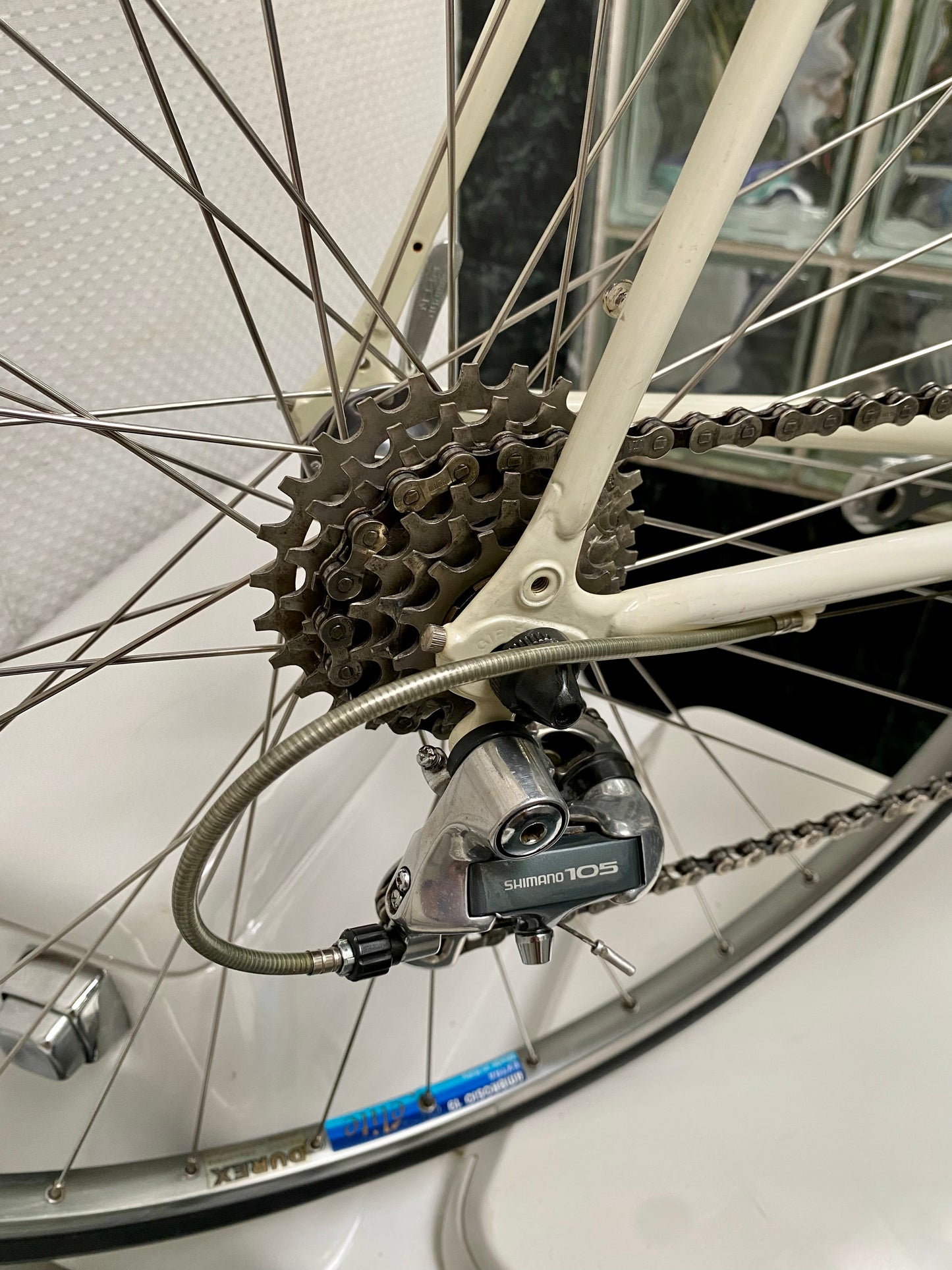 (SIZE 57cm) 1980's BIANCHI ROAD BIKE - LIKE NEW - SHIMANO 105 - COLUMBUS