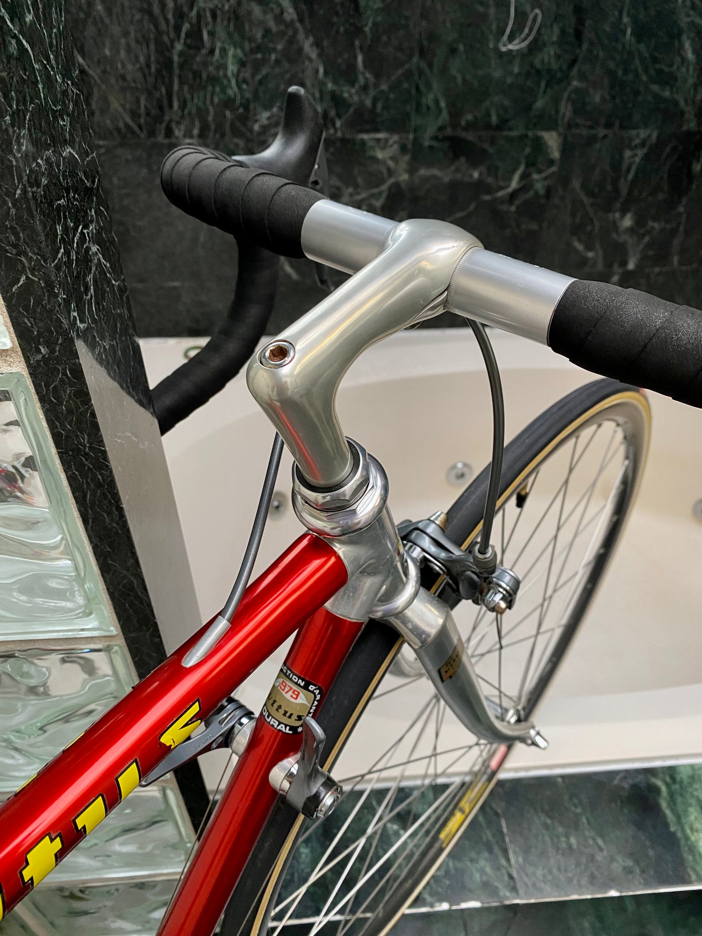 (SIZE 50cm) 1980's VITUS 979 ROAD BIKE - SHIMANO 600 - LIKE NEW