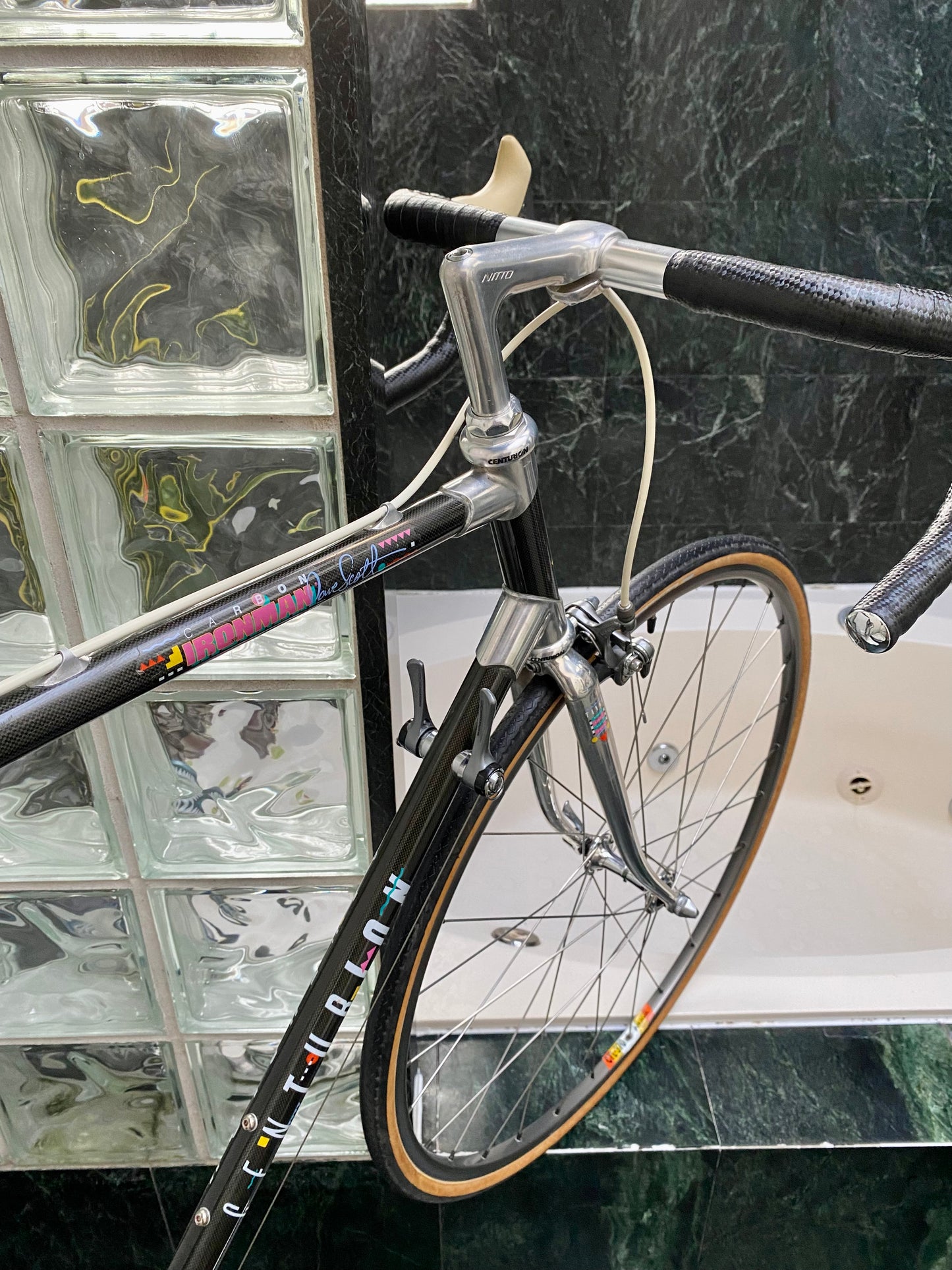 (SIZE 56cm) 1980's CENTURION CARBON ROAD BIKE - SHIMANO 600 - SPOTLESS