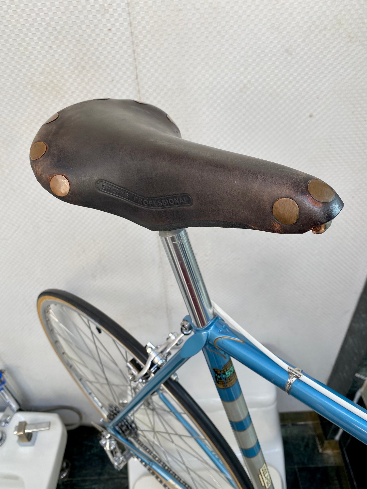 (SIZE 59cm) 1970's PROFESSIONAL ROAD BIKE - ALL ORIGINAL - CAMPAGNOLO GROUPSET