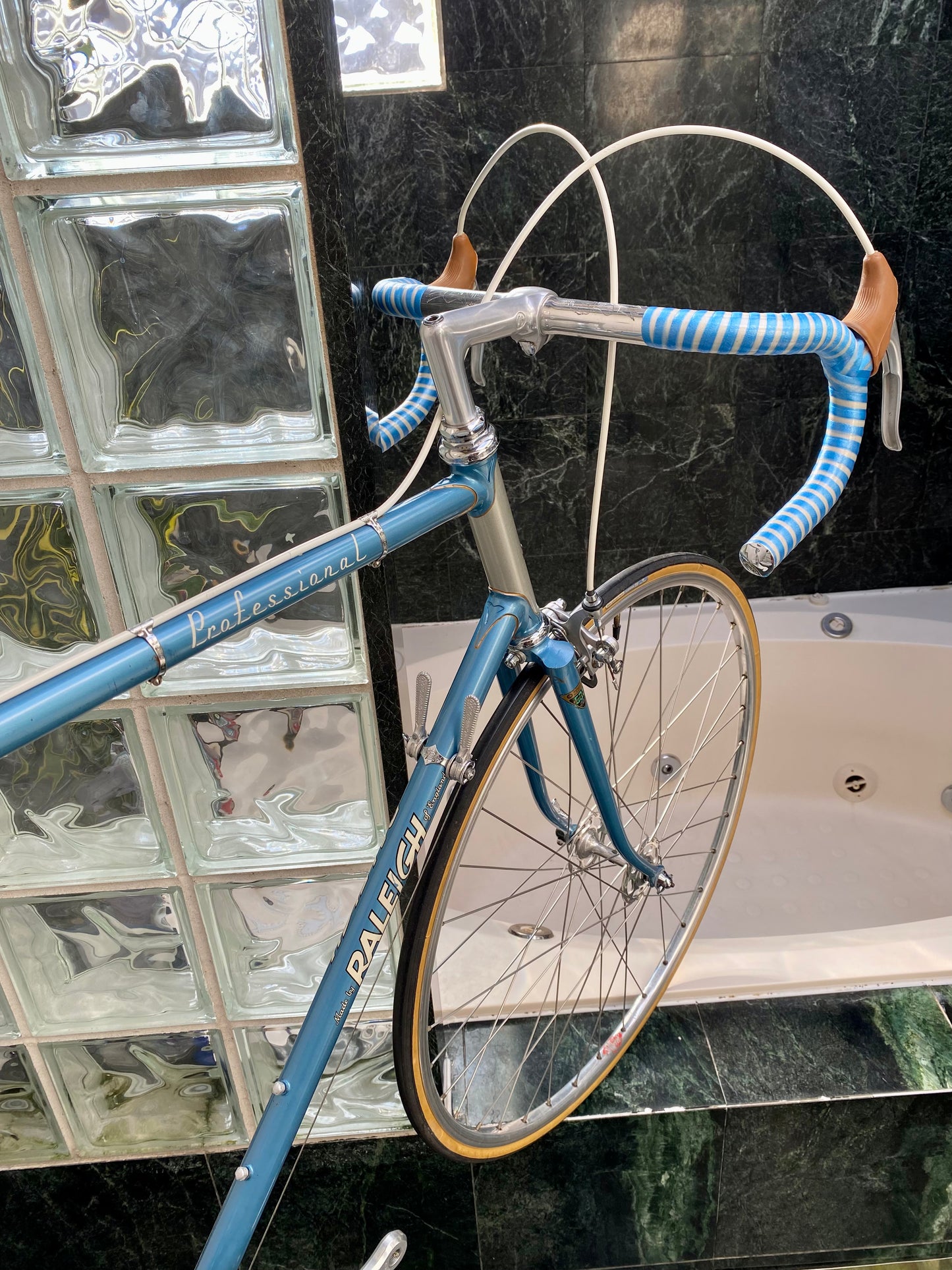 (SIZE 59cm) 1970's PROFESSIONAL ROAD BIKE - ALL ORIGINAL - CAMPAGNOLO GROUPSET