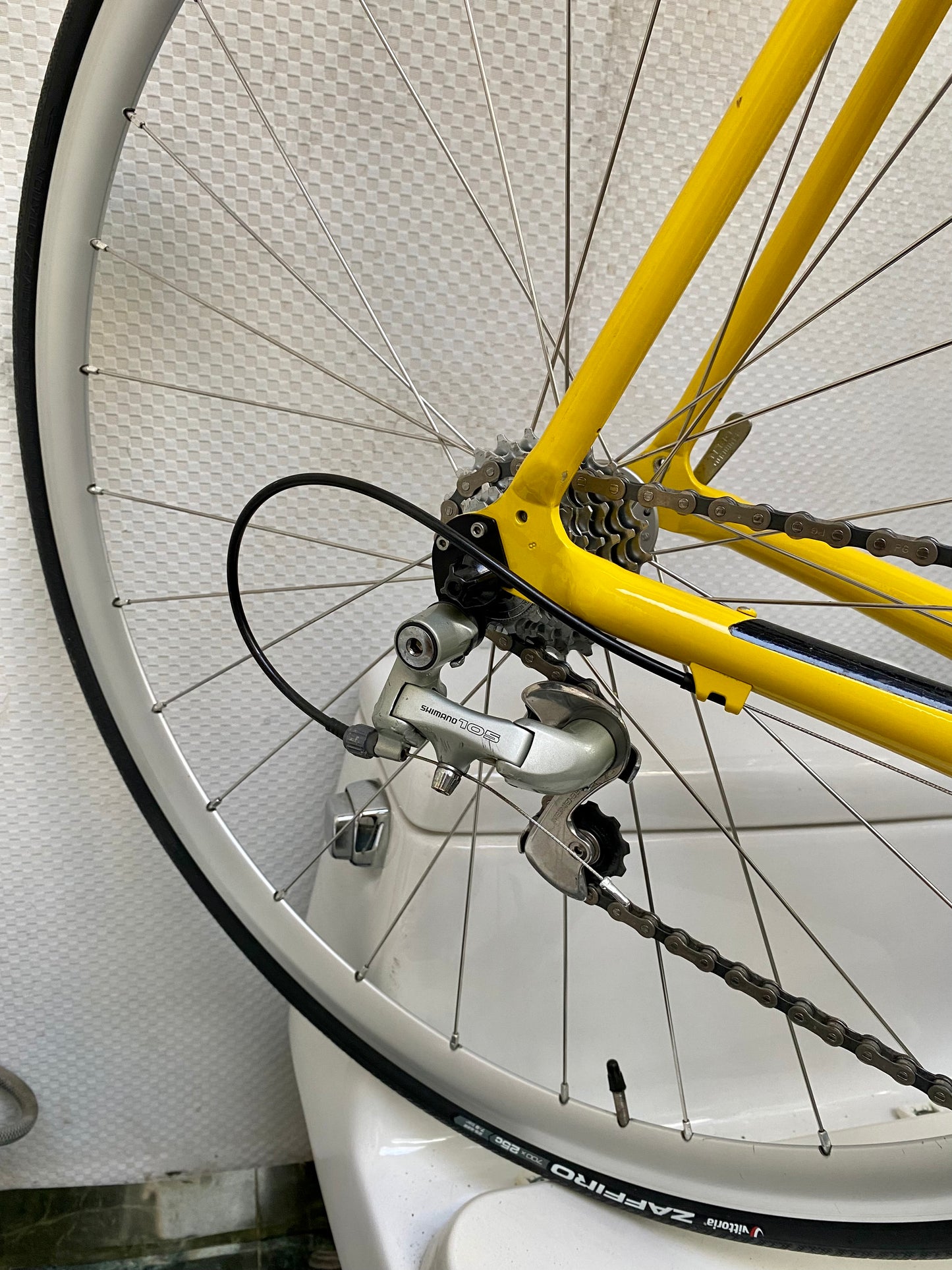 (SIZE 66cm / XXXL) 1990's CANNONDALE R800 ROAD BIKE - SHIMANO 105