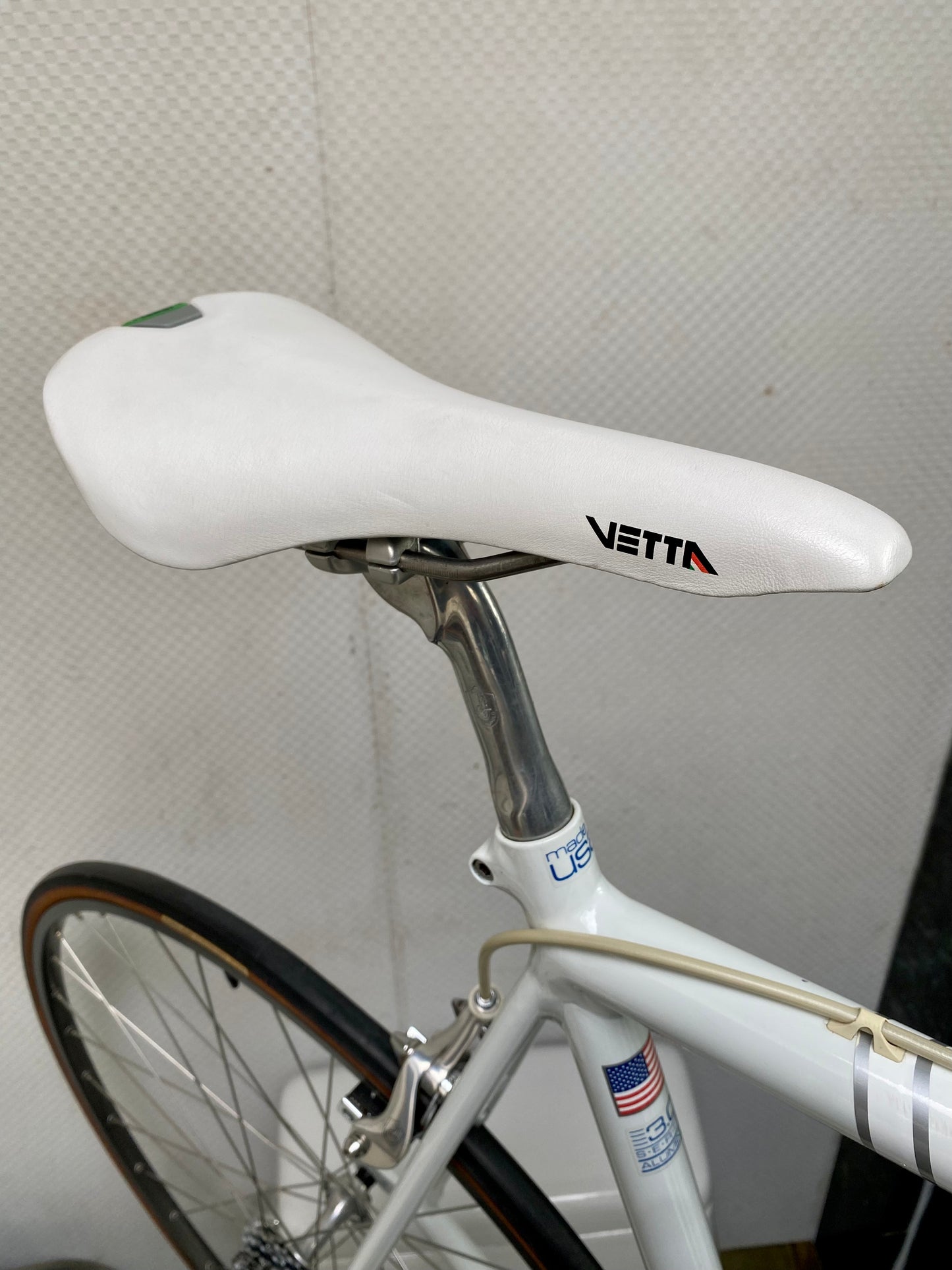 (SIZE 56cm) 1980's CANNONDALE "ATHENA" ROAD BIKE - CAMPAGNOLO ATHENA