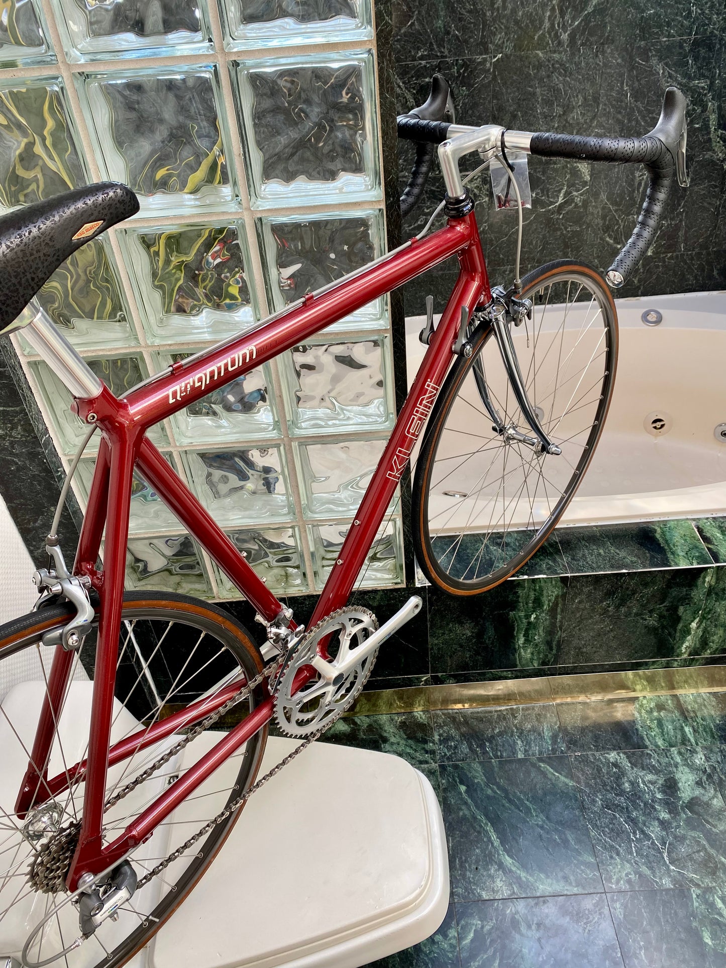 (SIZE 56cm) 1980's KLEIN QUANTUM ROAD BIKE - SHIMANO 600 - SPOTLESS - RARE