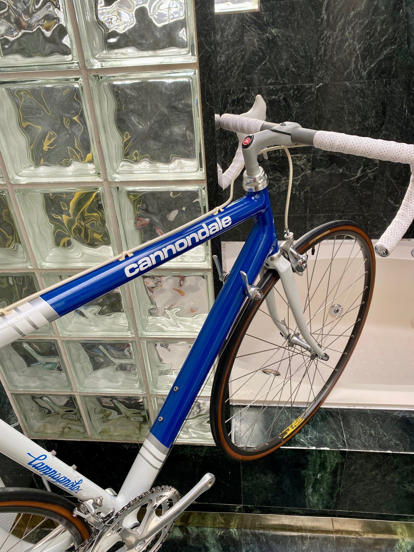 (SIZE 56cm) 1980's CANNONDALE "ATHENA" ROAD BIKE - CAMPAGNOLO ATHENA