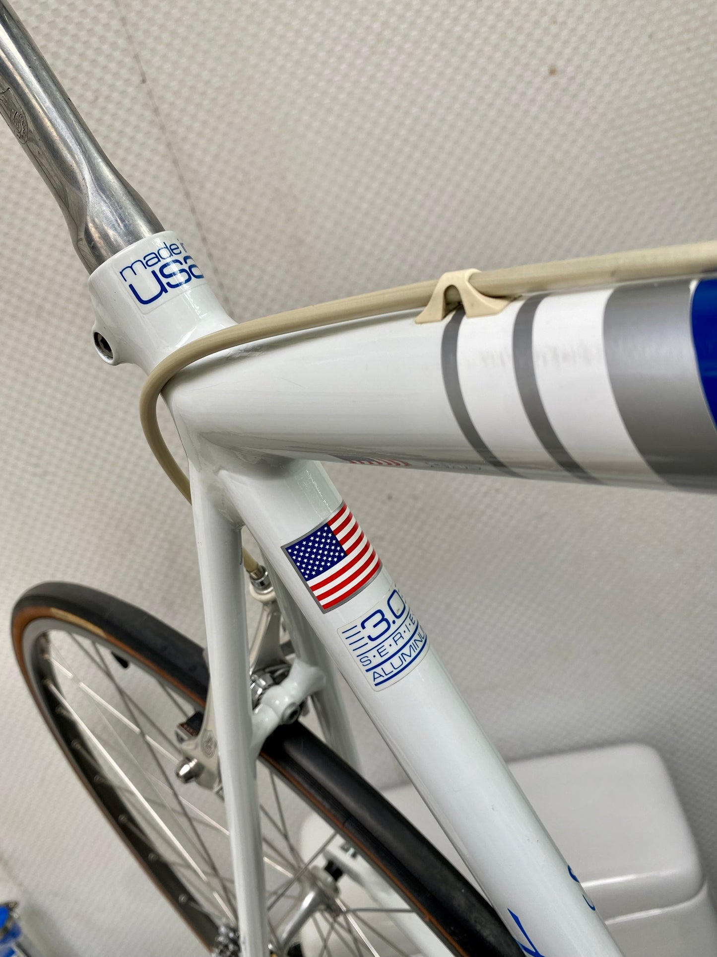 (SIZE 56cm) 1980's CANNONDALE "ATHENA" ROAD BIKE - CAMPAGNOLO ATHENA