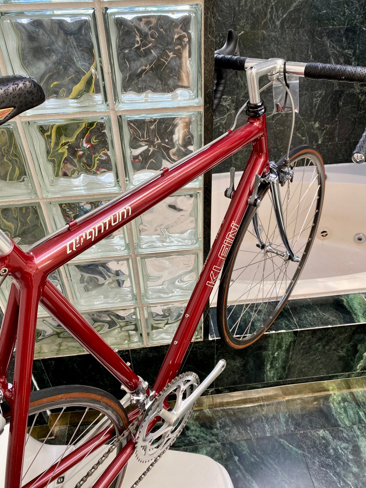 (SIZE 56cm) 1980's KLEIN QUANTUM ROAD BIKE - SHIMANO 600 - SPOTLESS - RARE