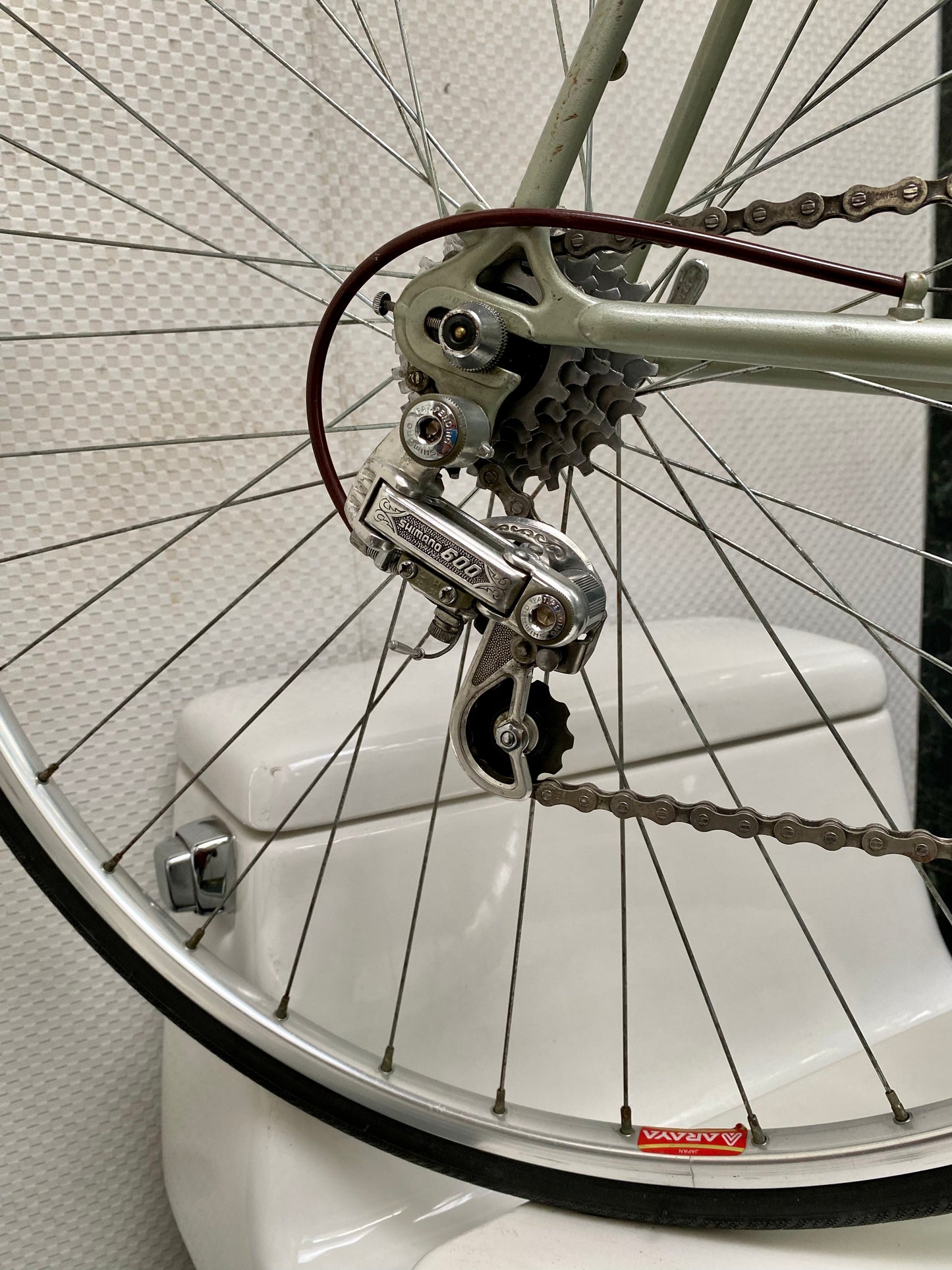 (SIZE 56cm) 1980's VELO SPORT PRESTIGE ROAD BIKE - SHIMANO 600 ARABESQUE