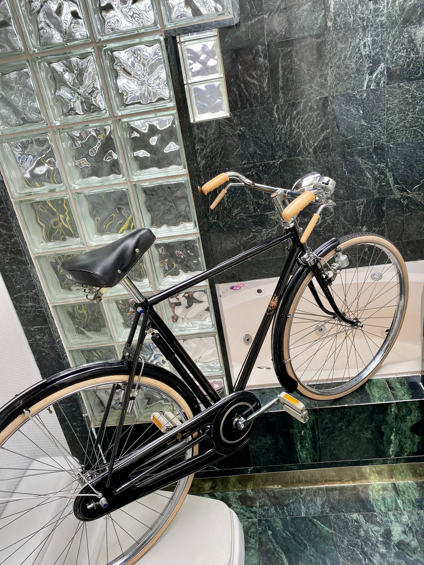 (ONE SIZE) 1980's BIANCHI CRUISER BIKE - ROD BRAKES - MADE IN ITALY