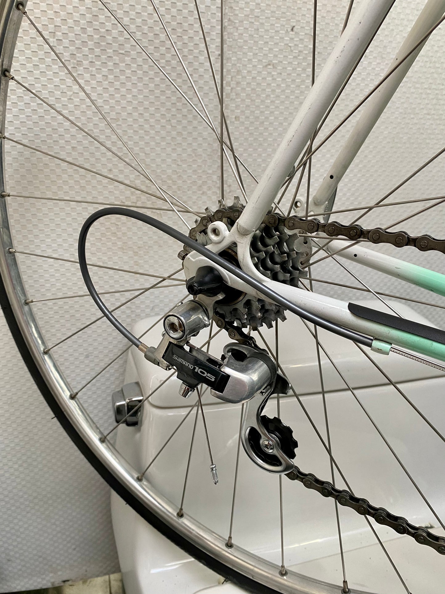 (SIZE 56cm) 1980's PEUGEOT ROAD BIKE - SHIMANO 105